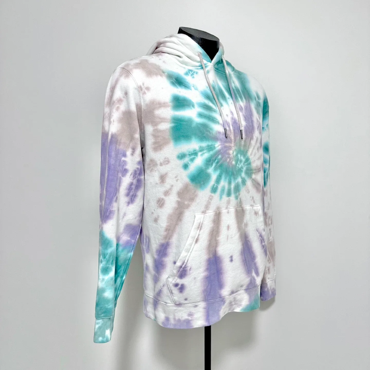Men’s Kolby tie die winter hoodie image indicator(2)