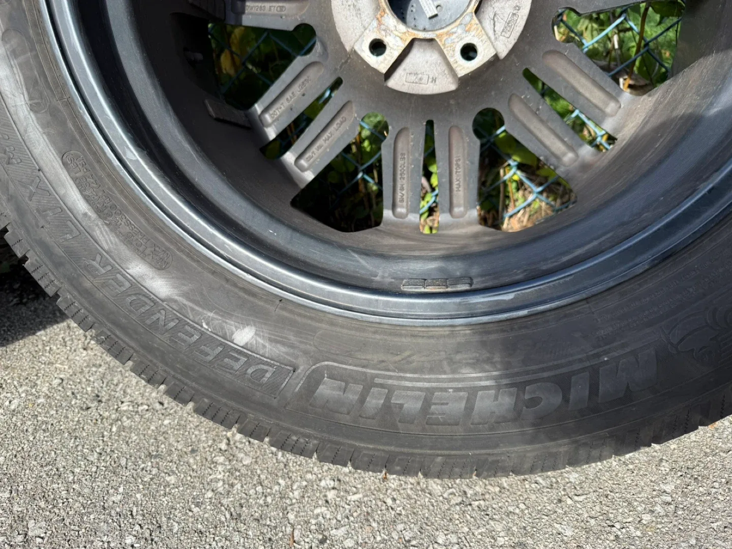 27555R20 Set of 4 Moto Metal Wheels with Michelin Defender Tire image indicator(5)