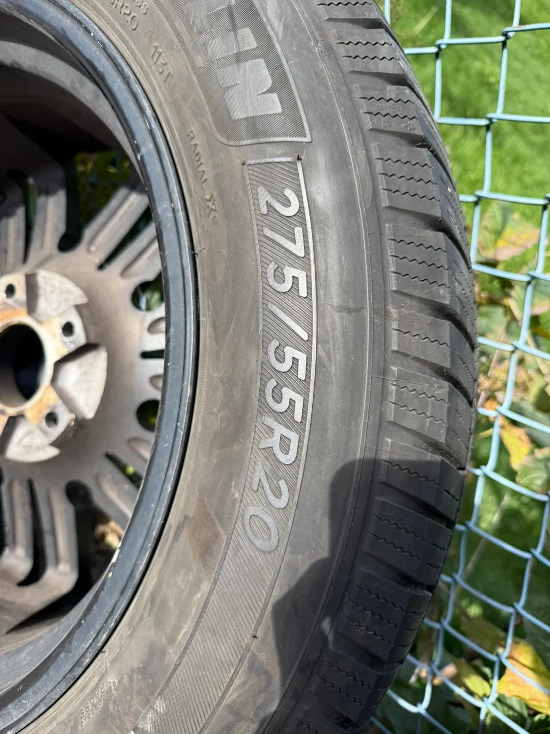 27555R20 Set of 4 Moto Metal Wheels with Michelin Defender Tire image indicator(7)