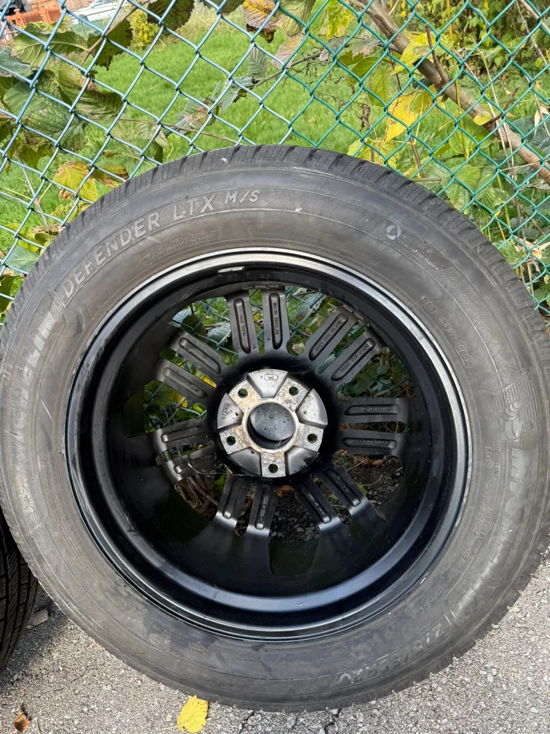 27555R20 Set of 4 Moto Metal Wheels with Michelin Defender Tire image indicator(9)