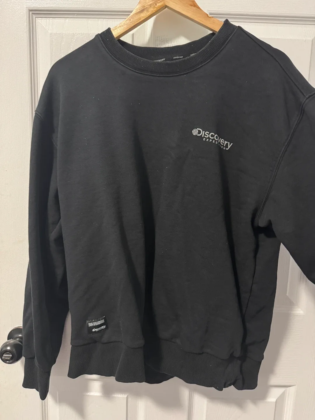 Discovery Expedition Black Sweatshirt thumbnail
