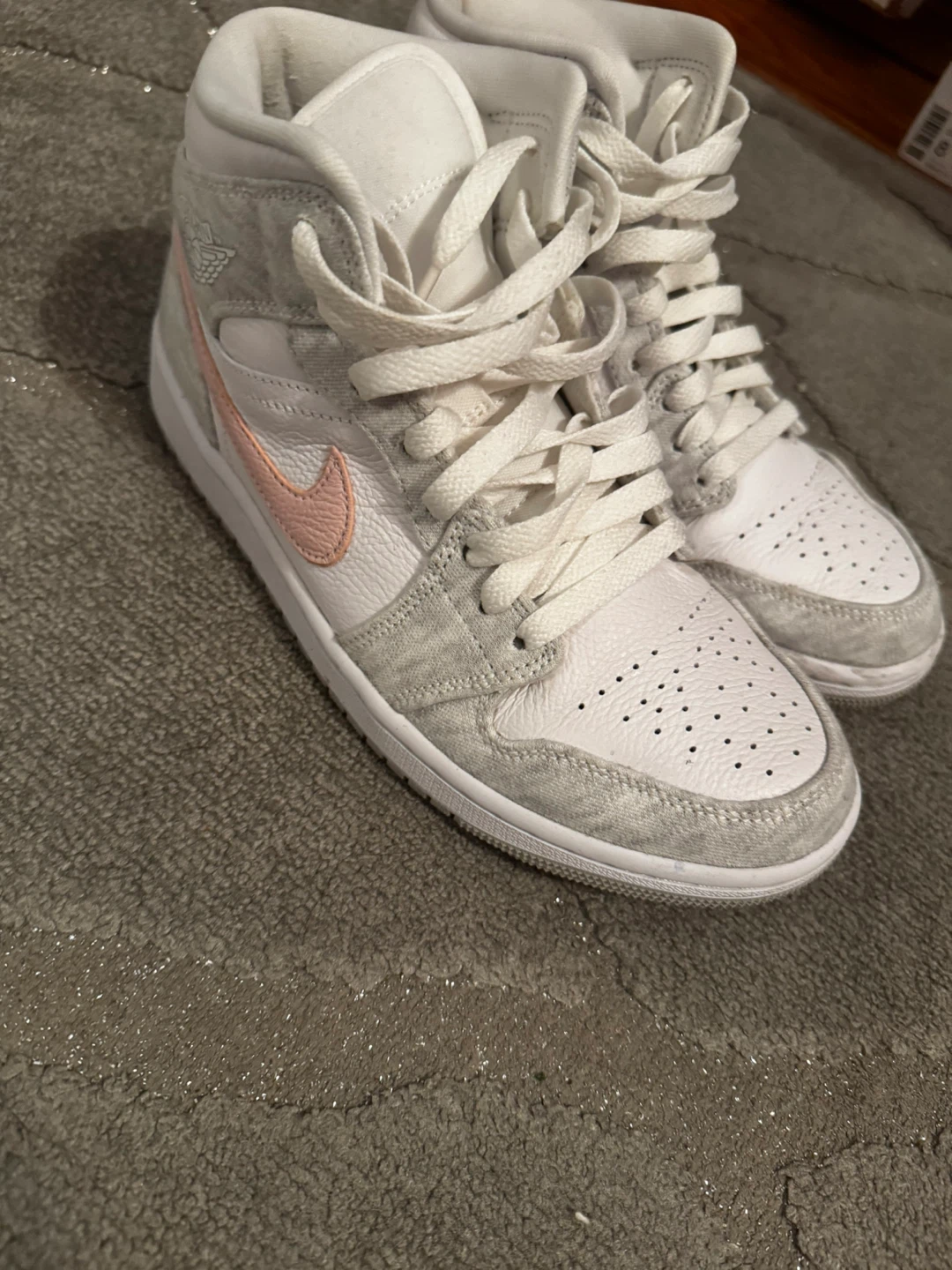 Nike Air Jordan 1 Mid SE Particle Beige (W) - photo 3