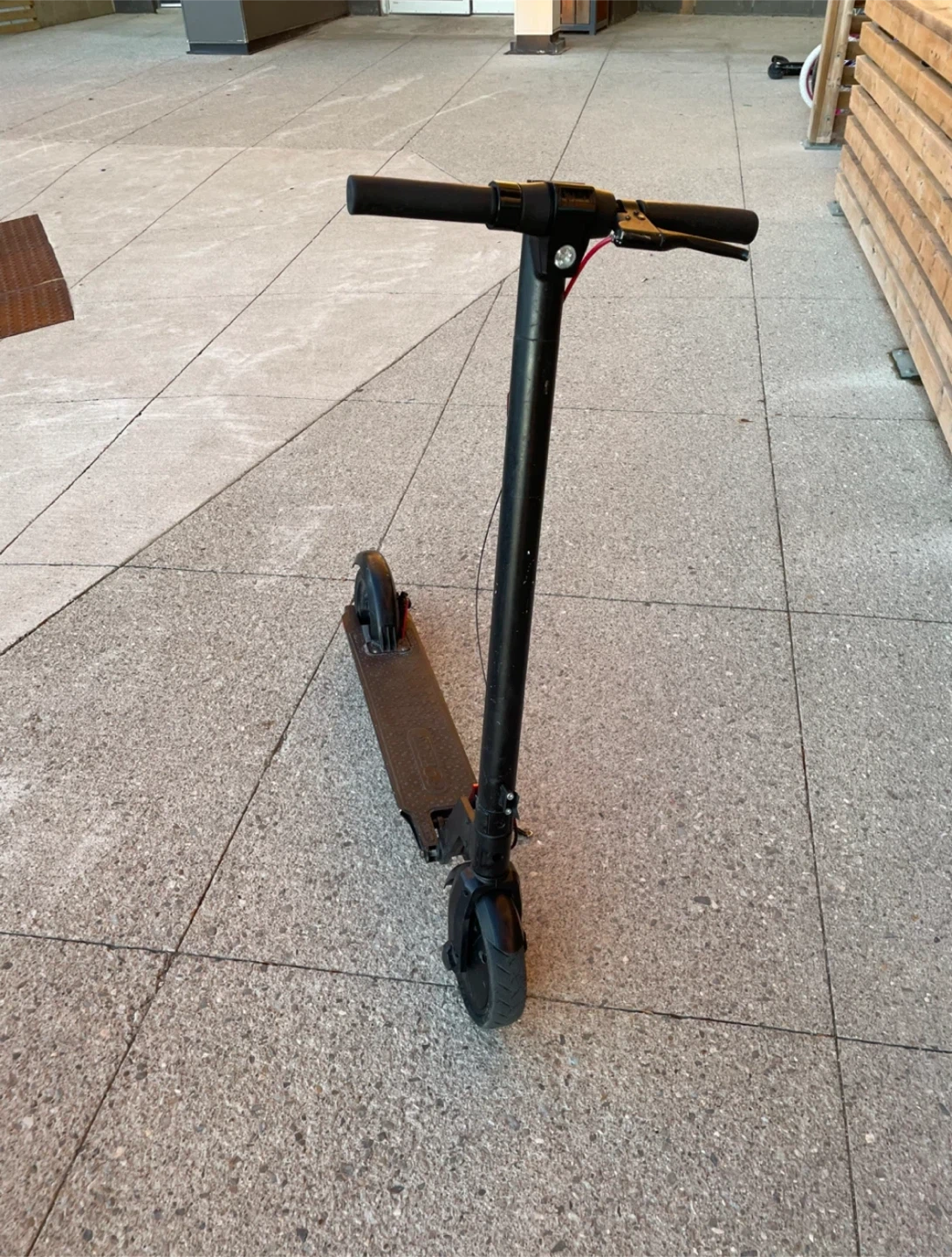 Gotrax electric scooter - photo 2