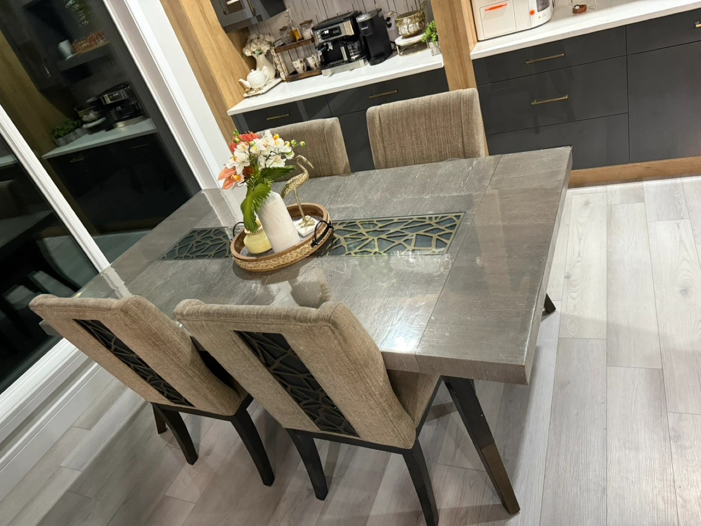 Dining Table with 4 Chairs - Great Condition! - photo 2