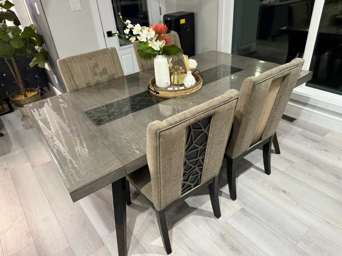 Dining Table with 4 Chairs - Great Condition!