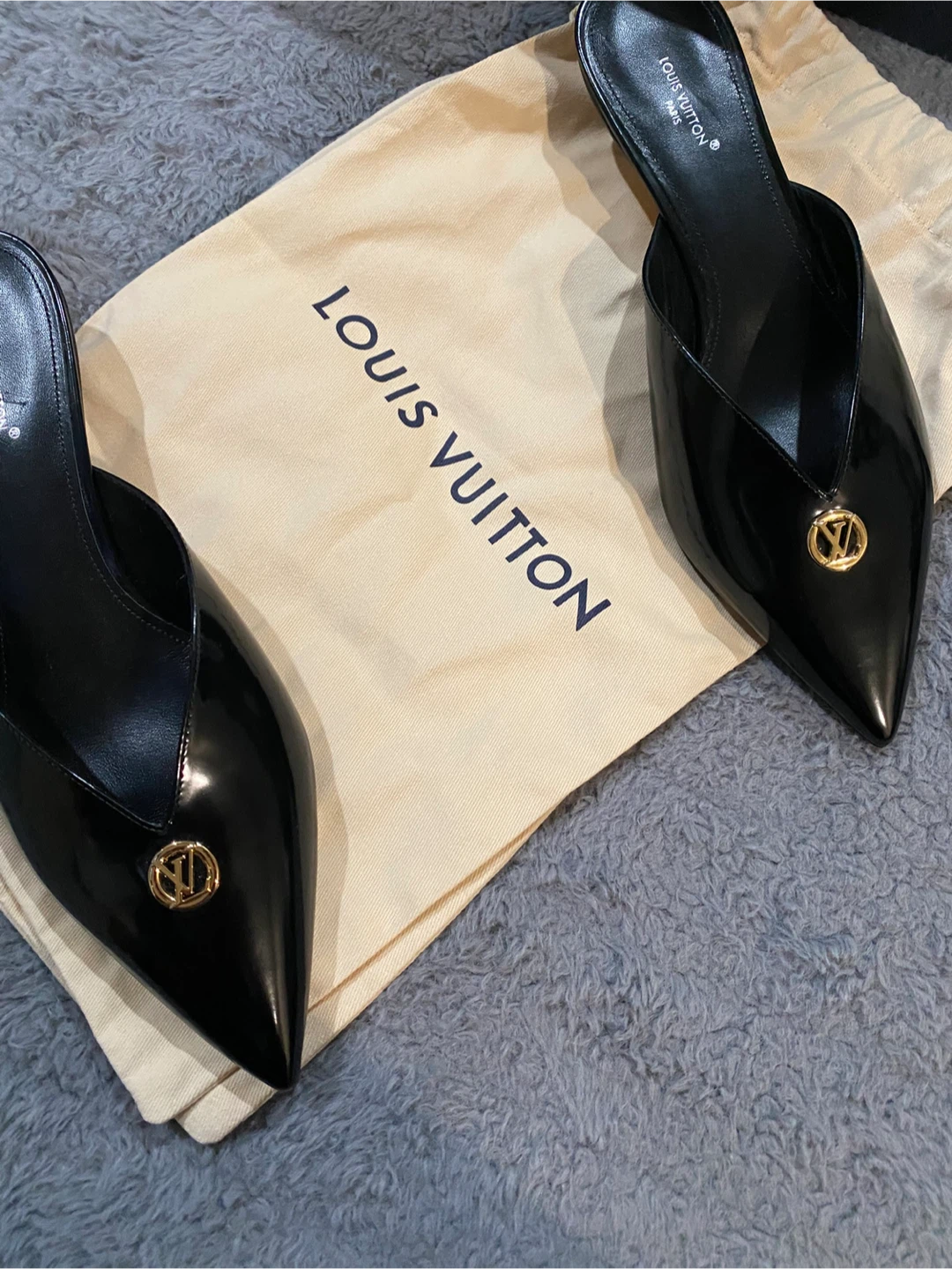 Louis Vuitton Black Patent Leather Mules - Size 38 - photo 4