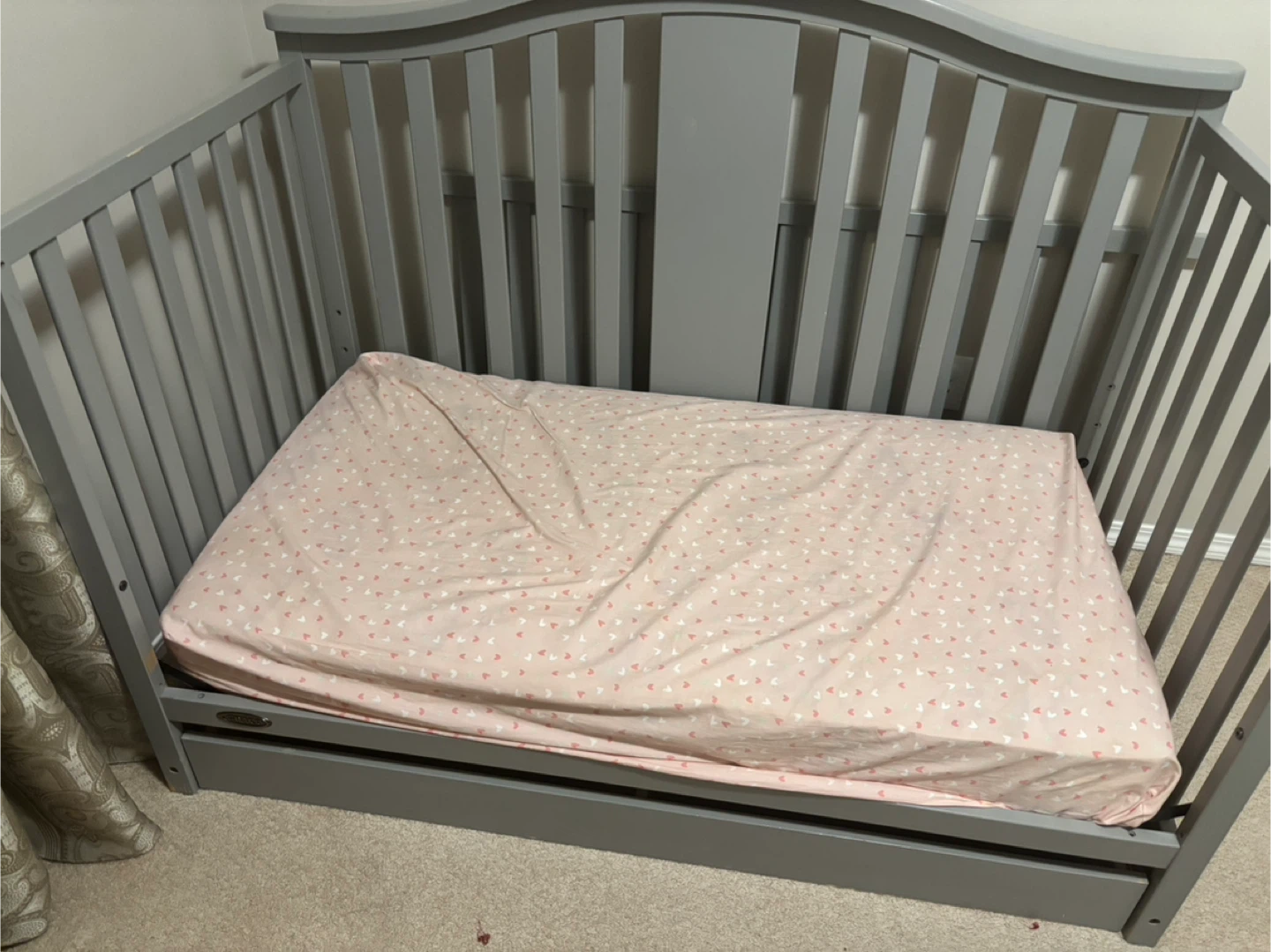 Grey 4-Drawer Dresser & Crib, mattress - photo 2