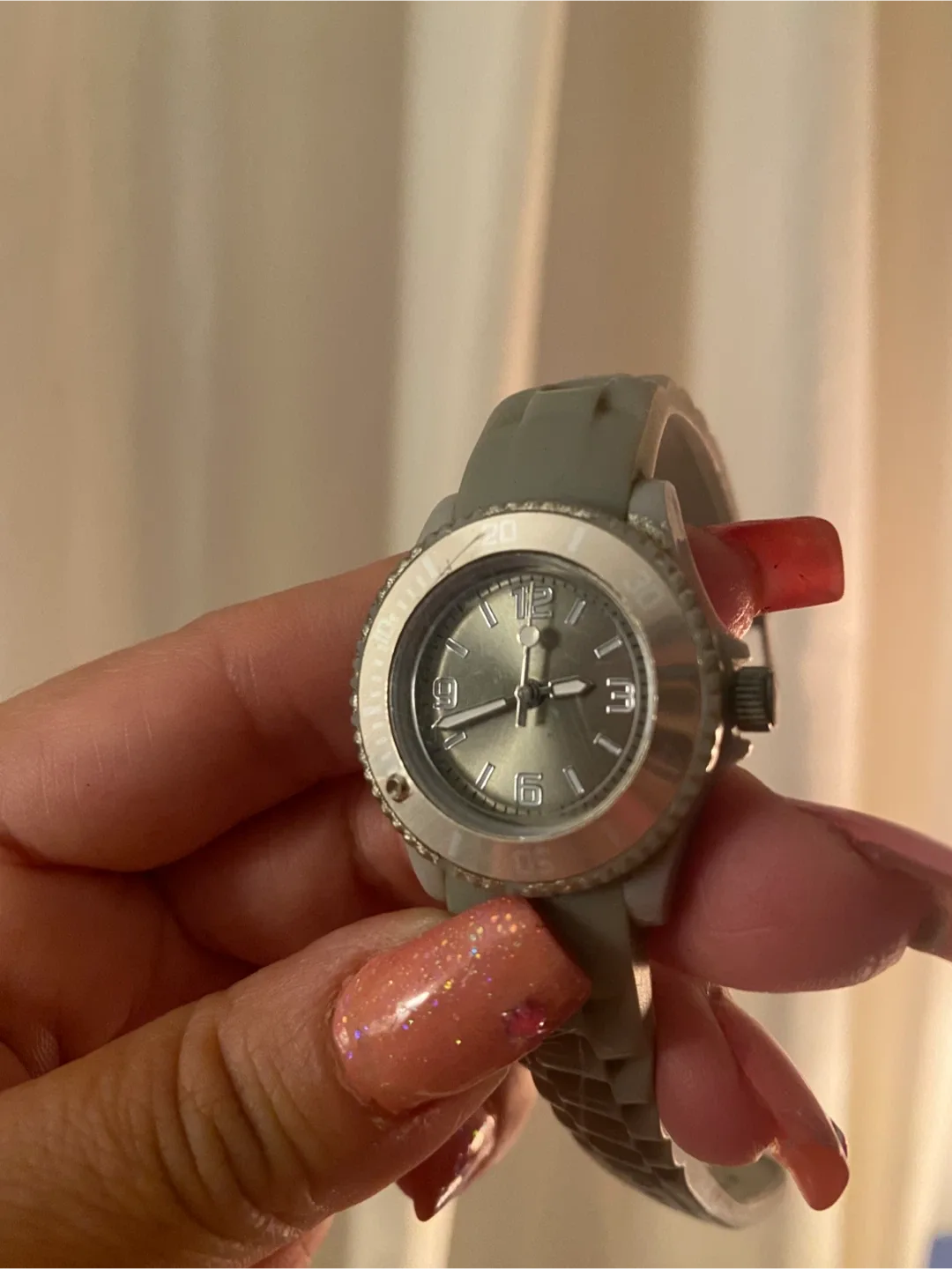 Assorted Women's Fashion Watches image indicator(3)