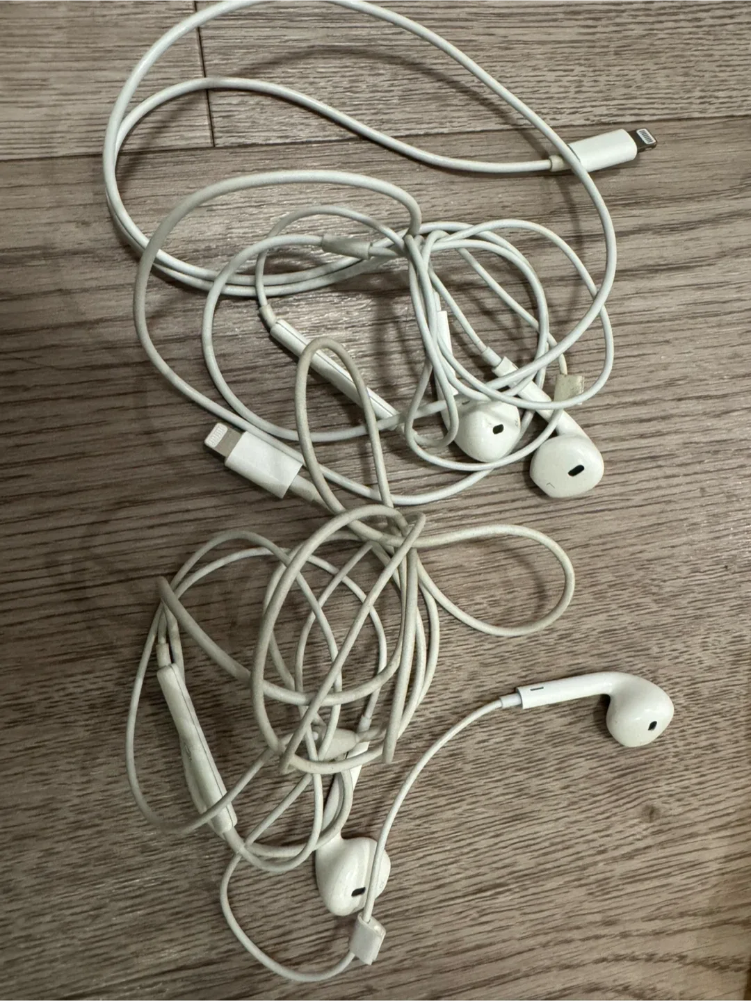 Mixed Cables, Adapters, and Accessories image indicator(4)