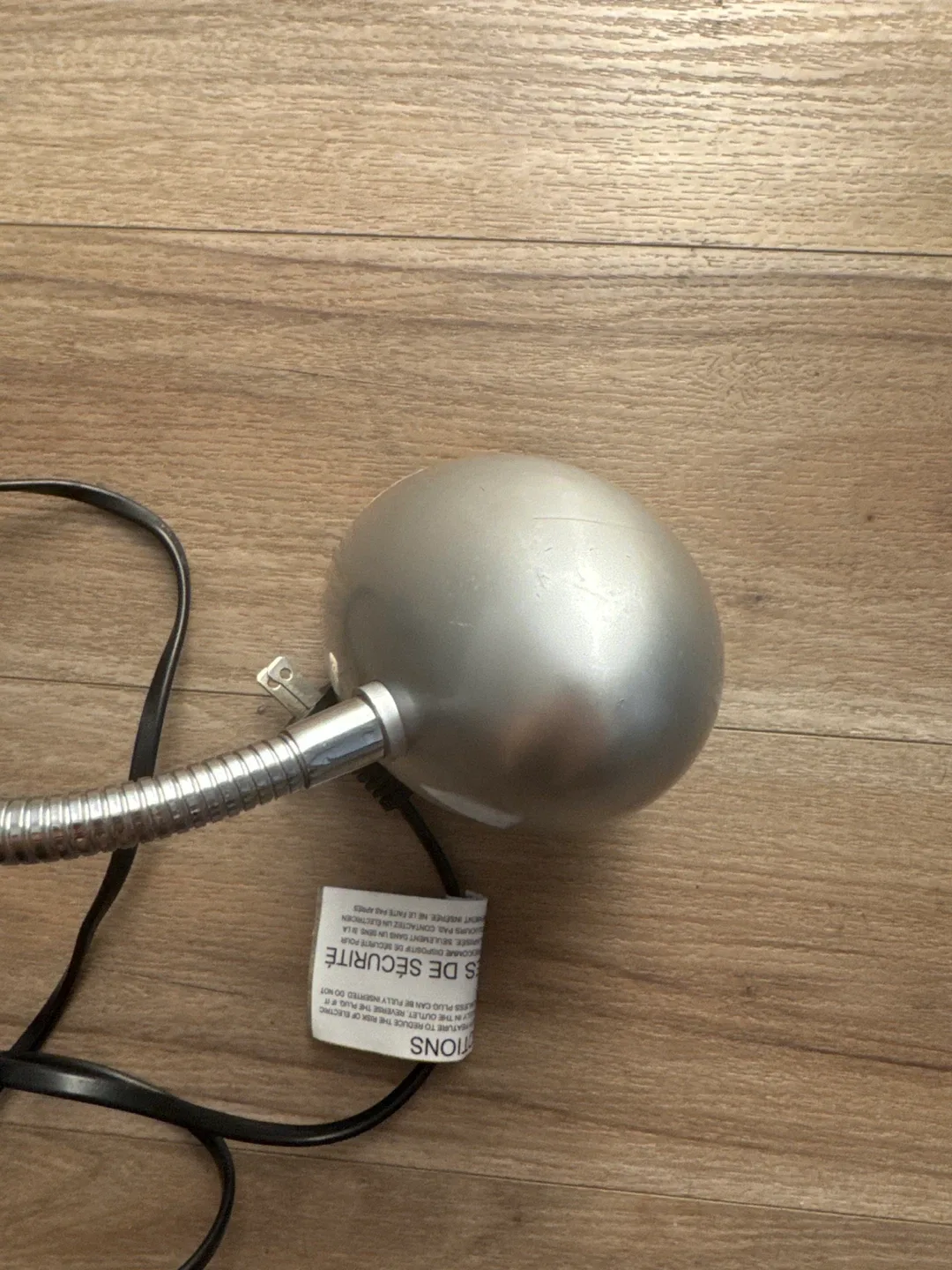 Silver Clip-on Desk Lamp image indicator(4)