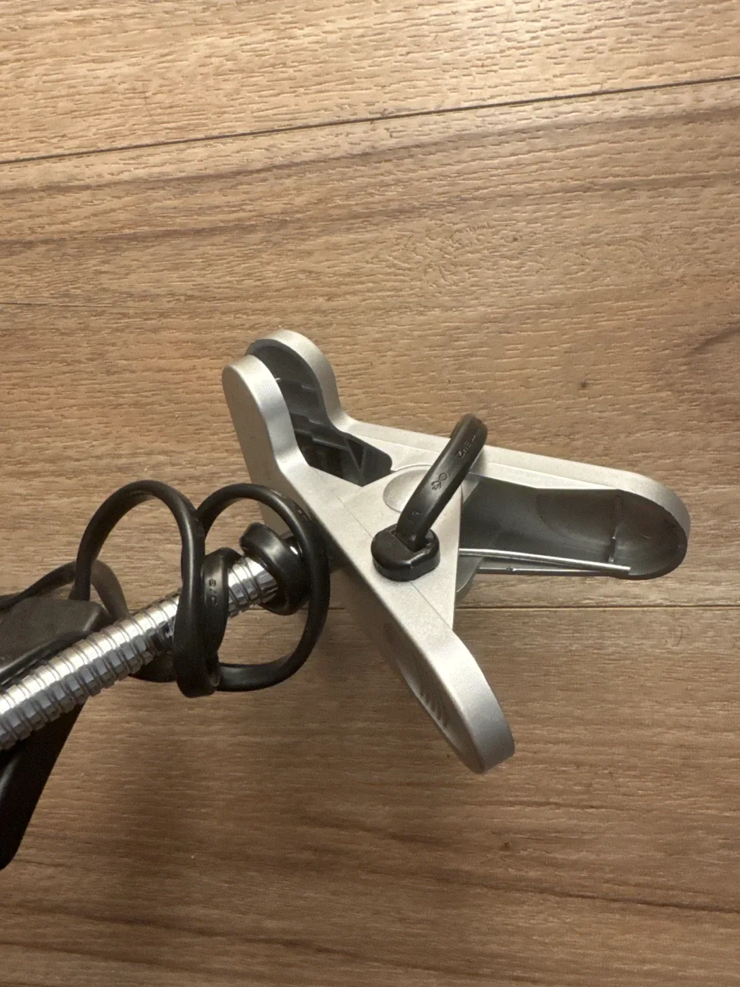 Silver Clip-on Desk Lamp image indicator(5)