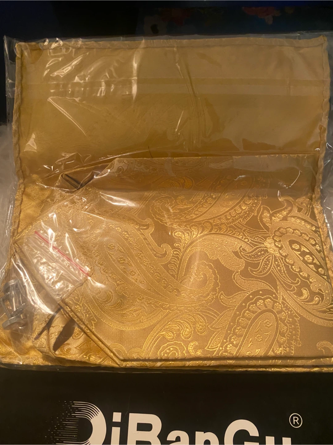 DiBanGu Gold Paisley Ascot Tie, New in Box - photo 2