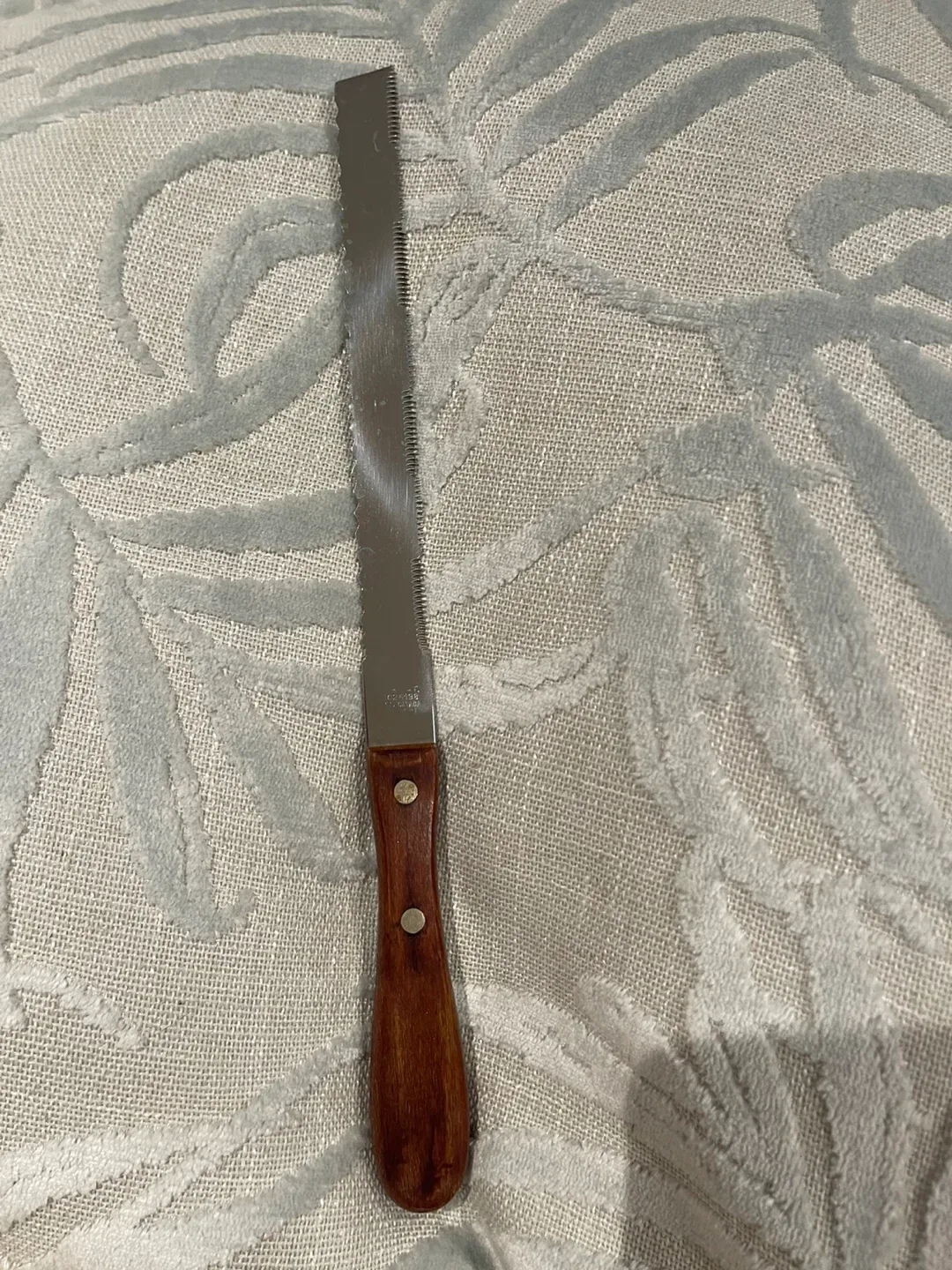 Bread knife with wooden handle image indicator(3)