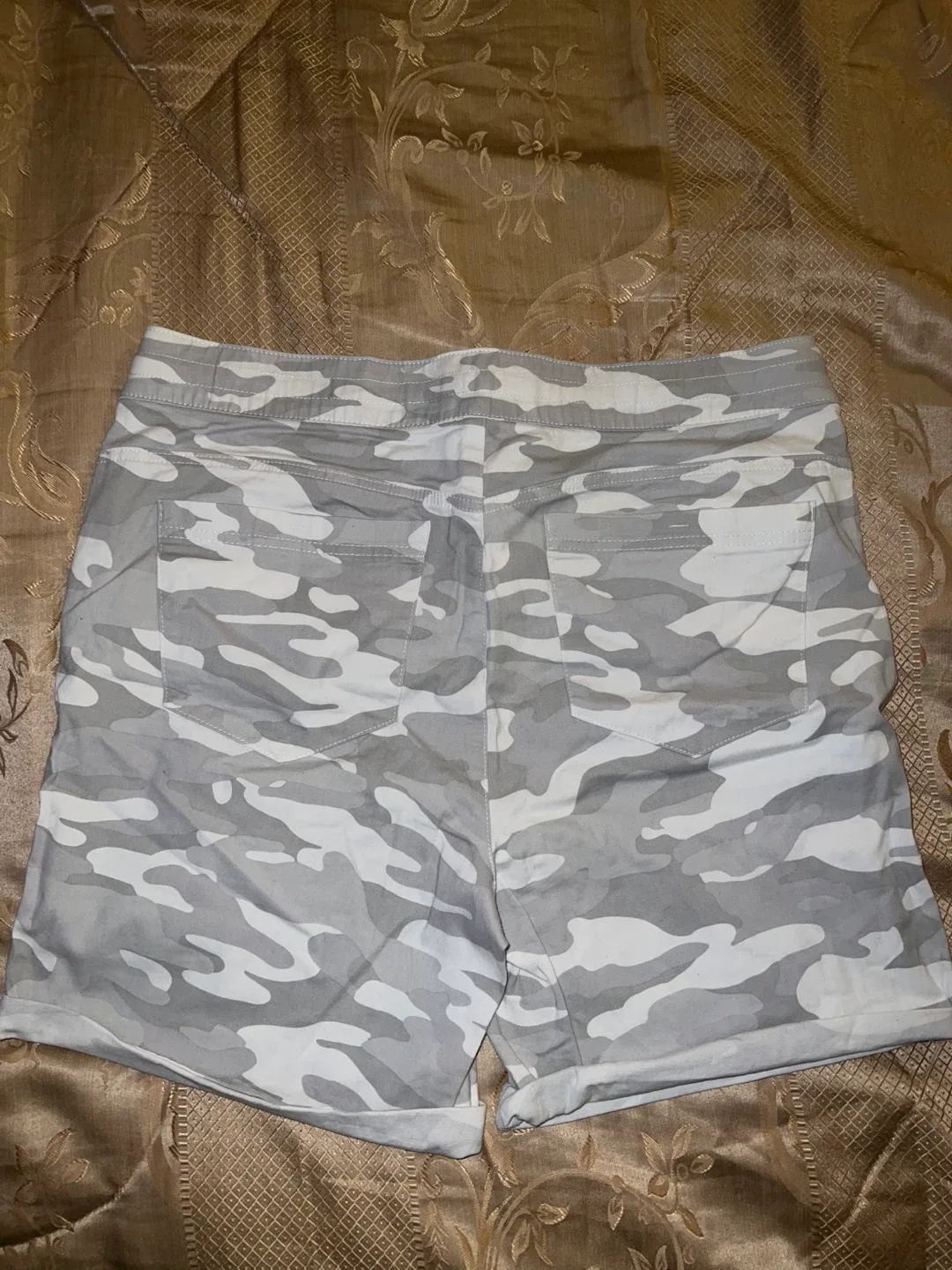 SIZE 16 Gray and White Camo Shorts image indicator(2)