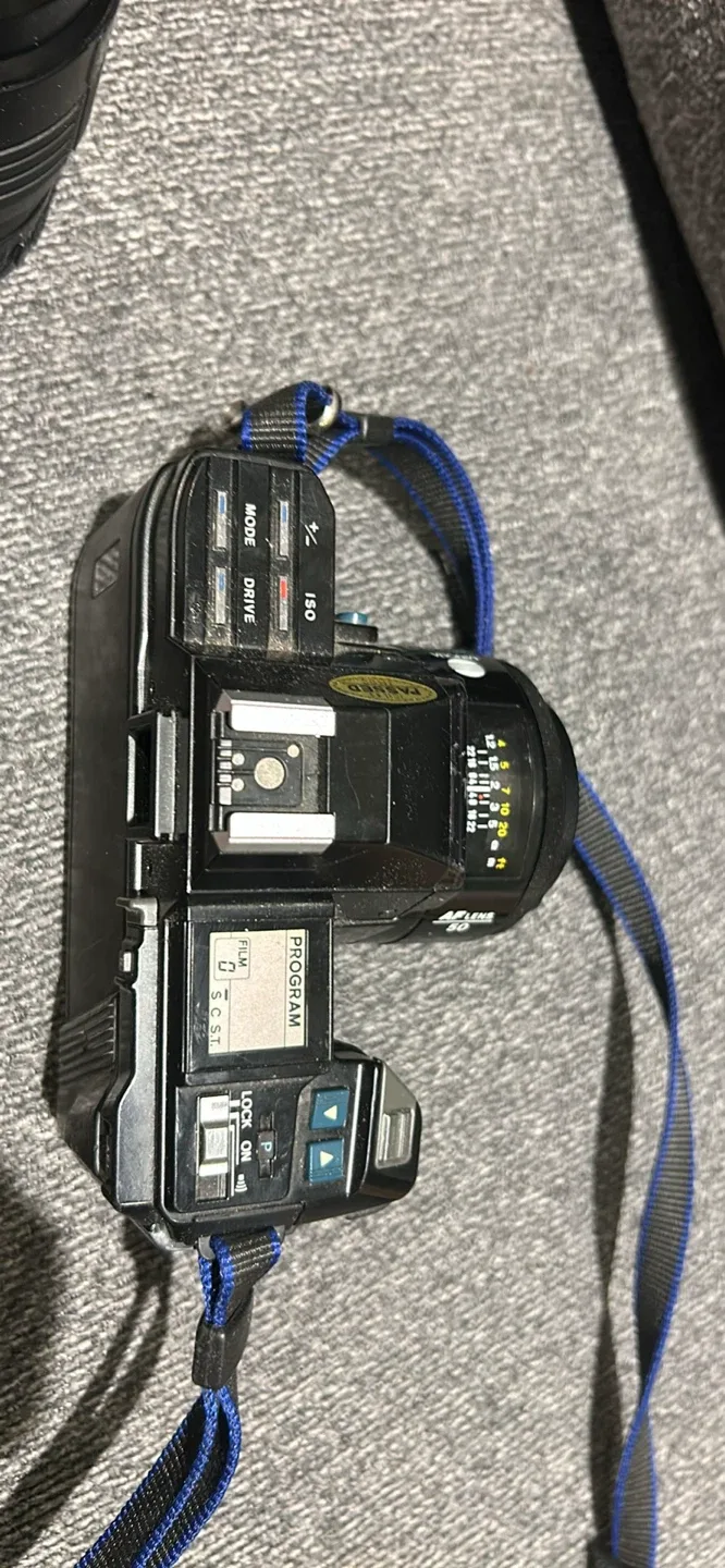 Minolta Maxxum 7000i Camera with Sigma Zoom Lens image indicator(3)