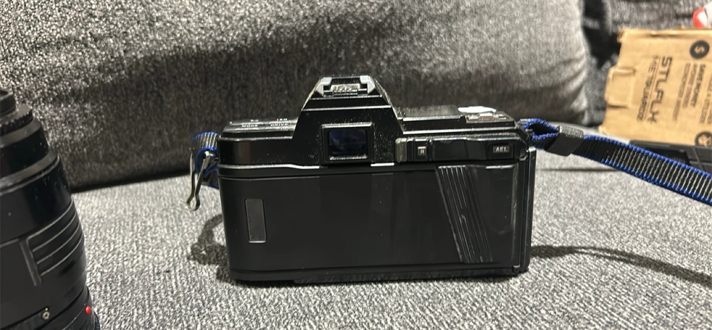 Minolta Maxxum 7000i Camera with Sigma Zoom Lens - photo 2