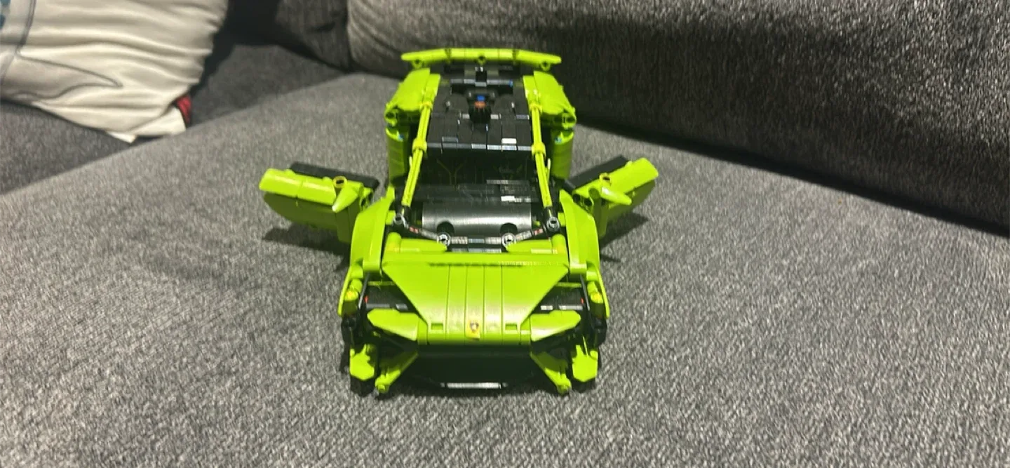LEGO Technic Lamborghini image indicator(2)