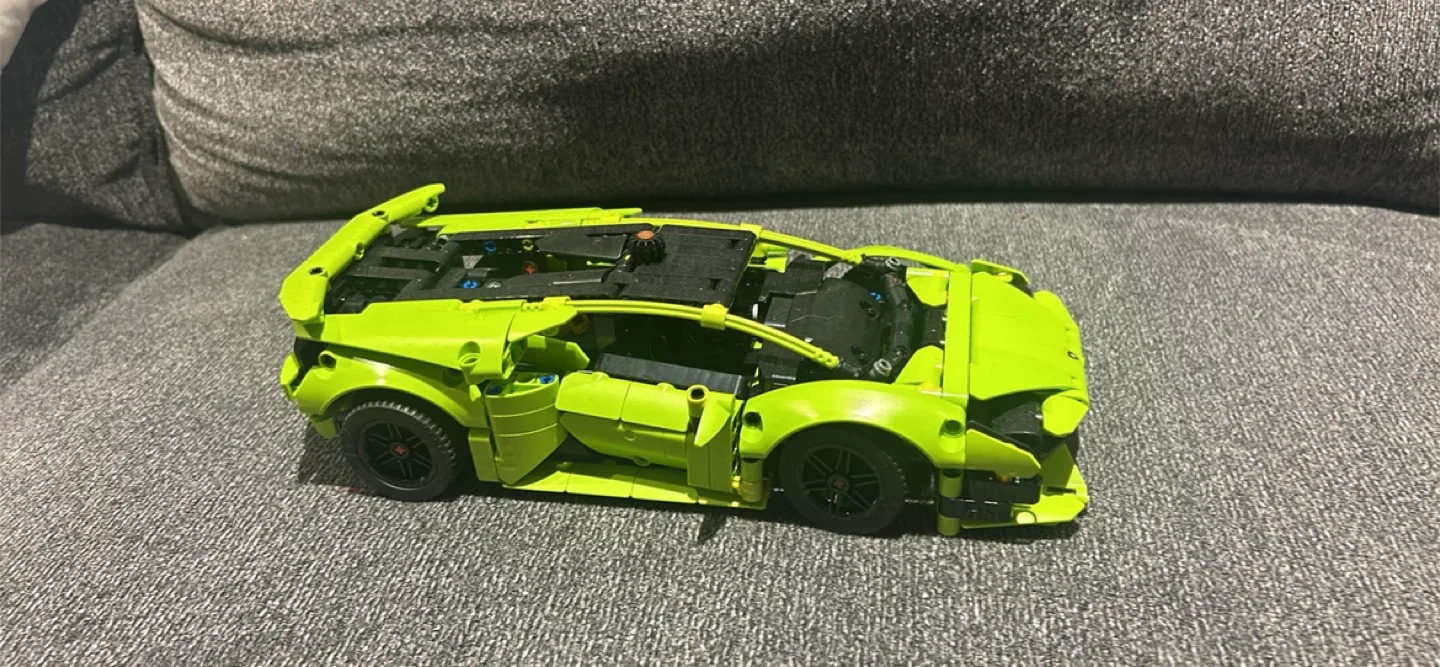 LEGO Technic Lamborghini image indicator(3)