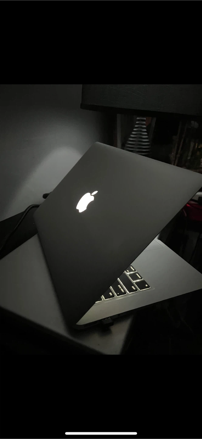 2015 MacBook Air 13 inch Intel i5 MacOS sequoia with charger - photo 5