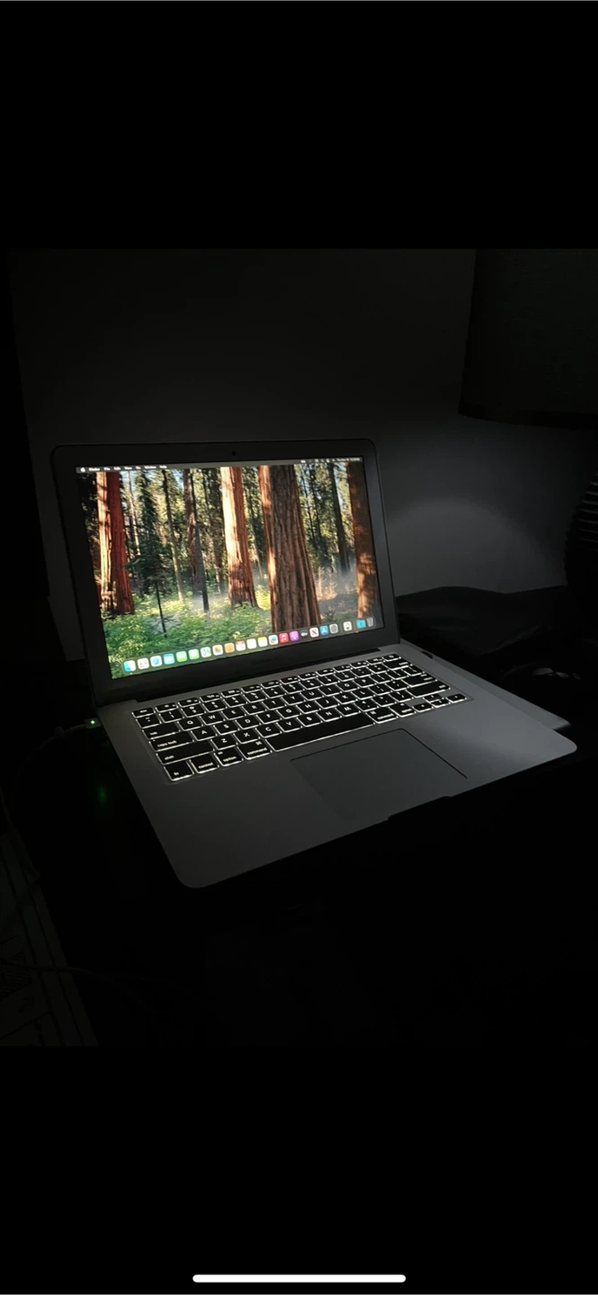 2015 MacBook Air 13 inch Intel i5 MacOS sequoia with charger - photo 3