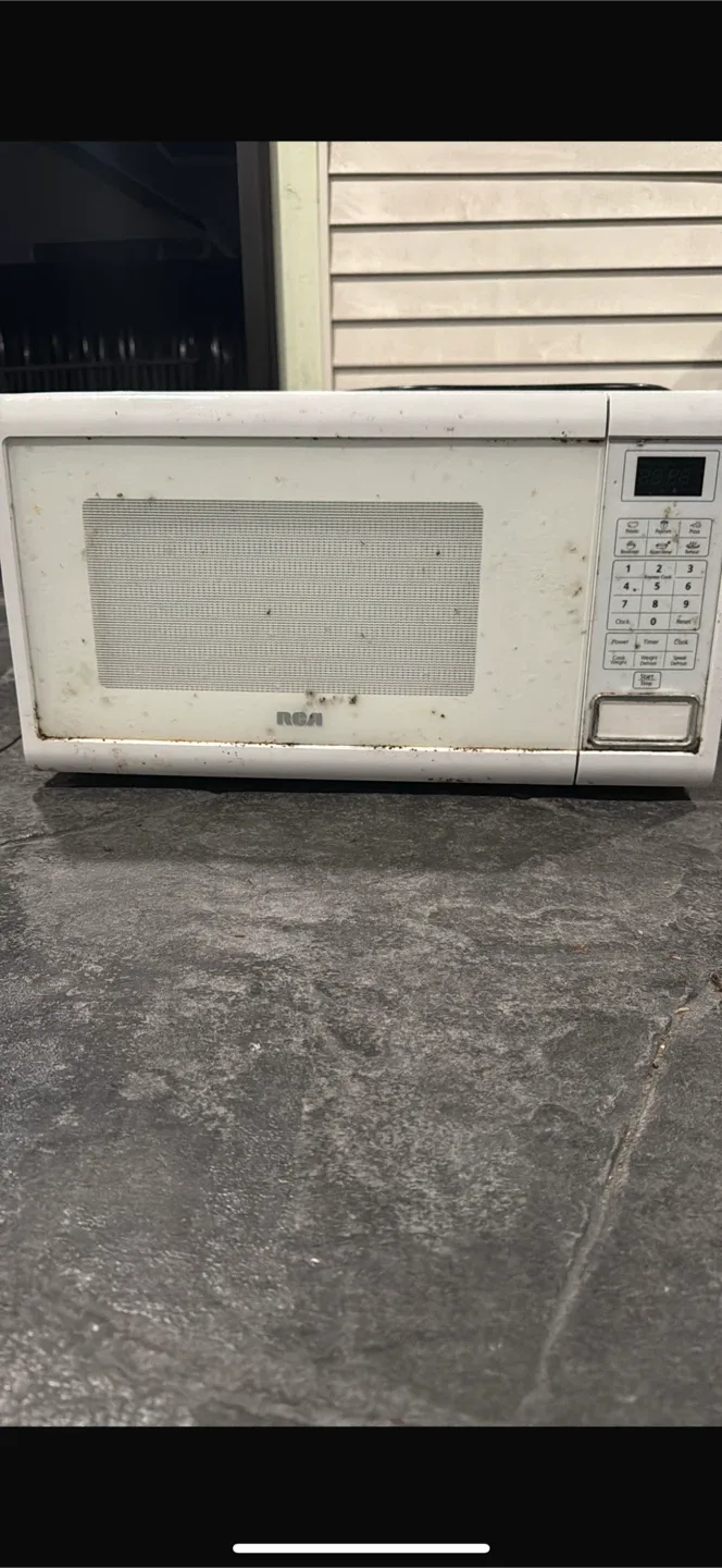 RCA Microwave - White thumbnail