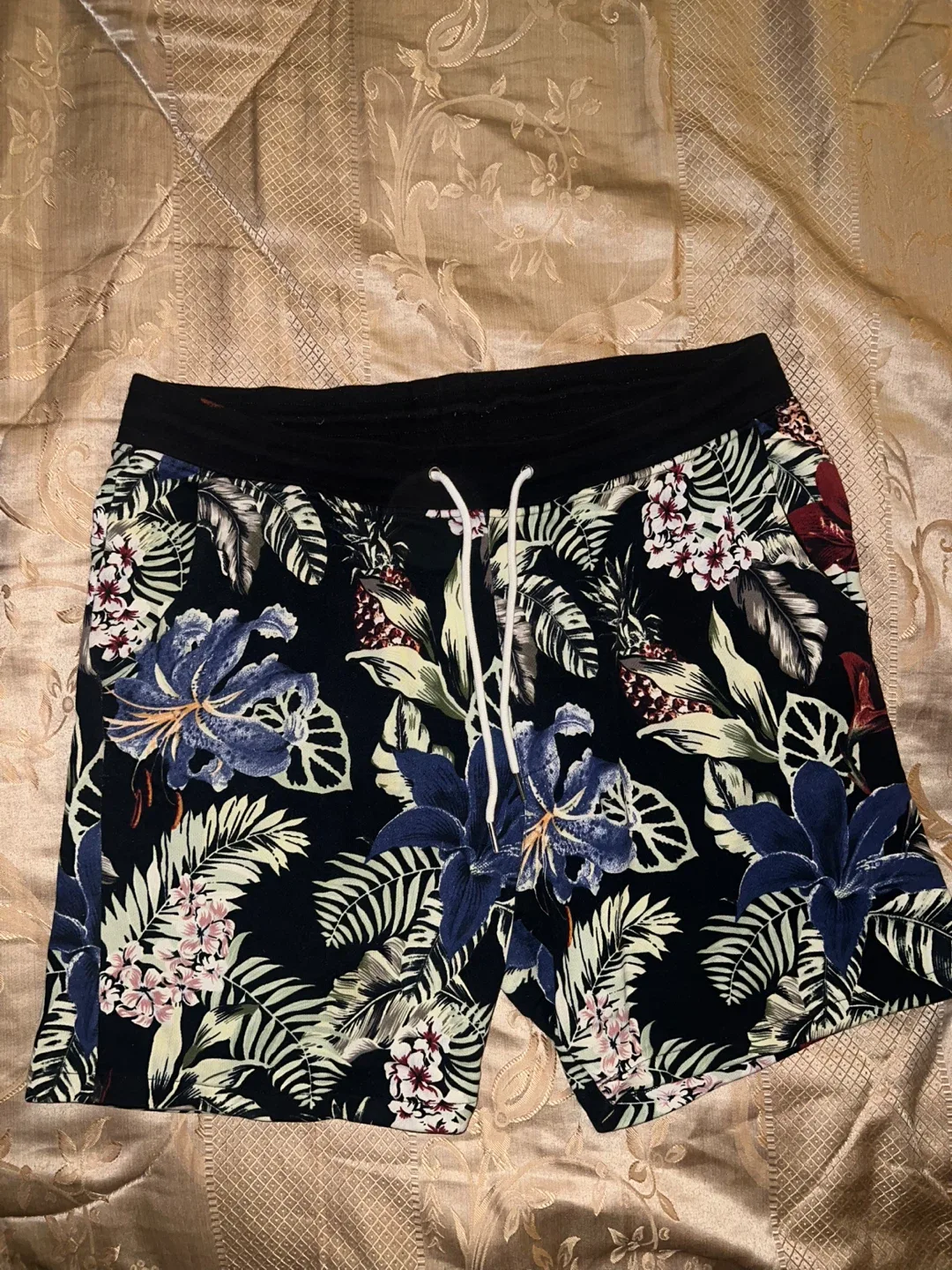 SIZE XL Floral H&M Shorts thumbnail