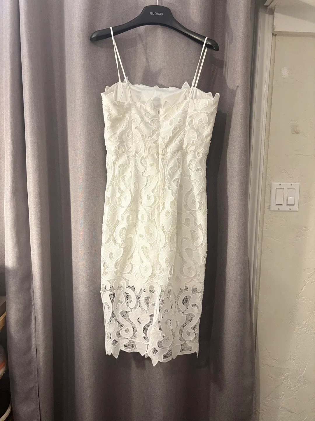 Bardot White Lace Dress - Size M image indicator(2)