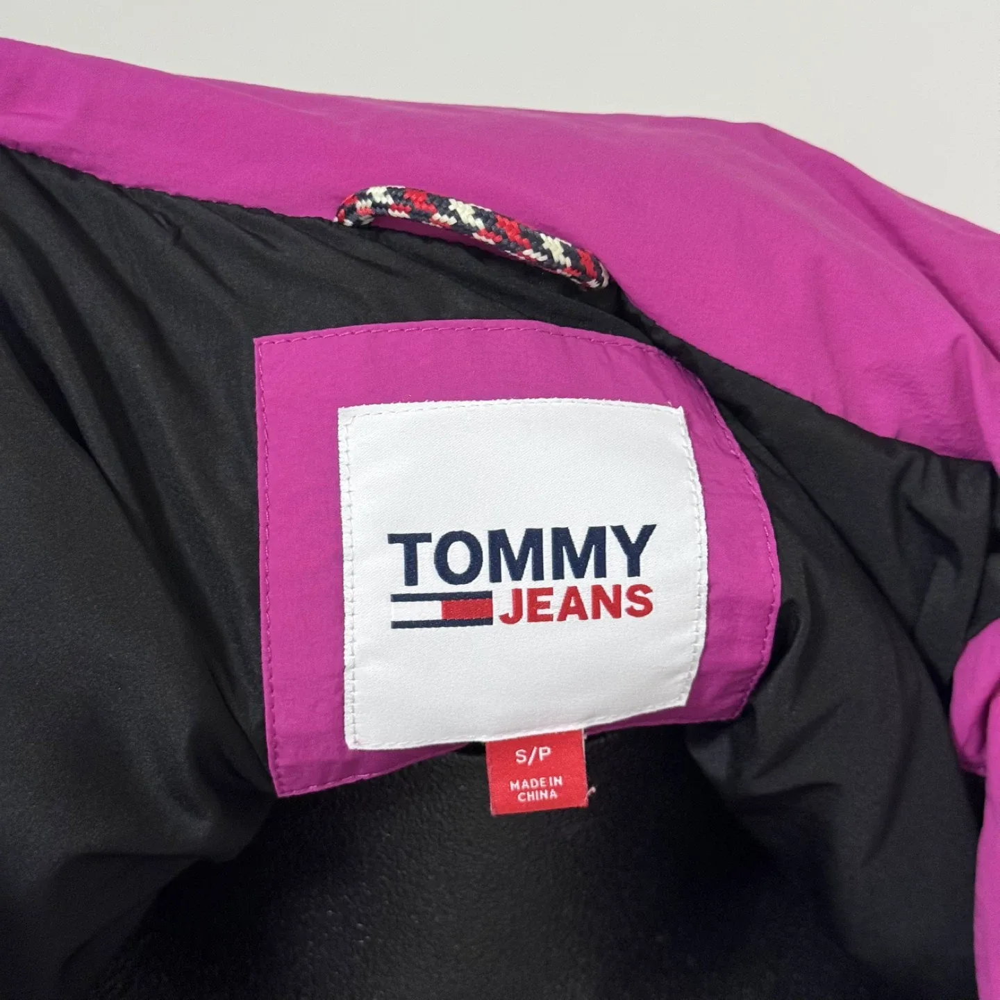 Men’s Tommy Jeans winter fuchsia puffer coat image indicator(6)