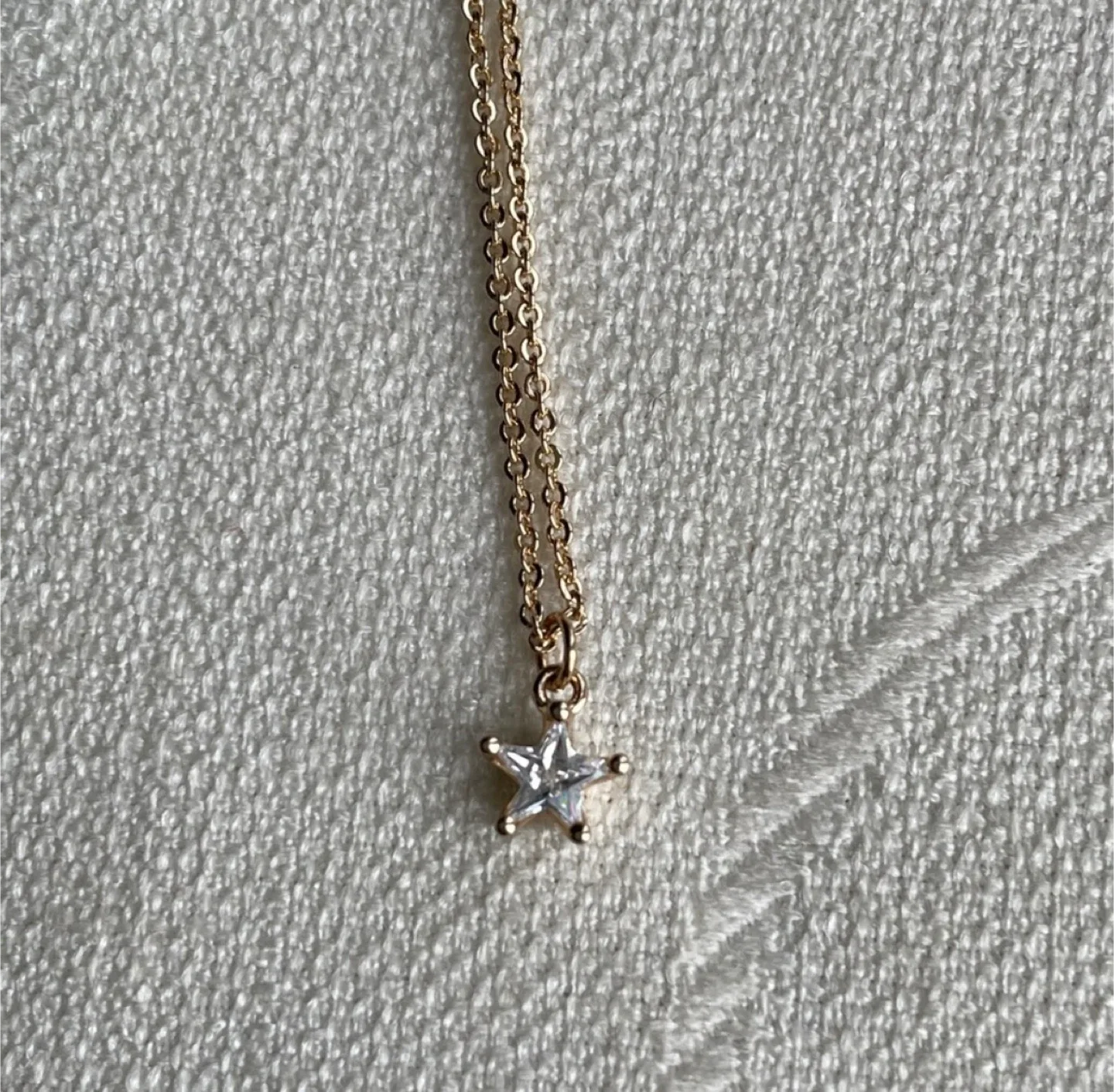 Gold Star Pendant Necklace image indicator(5)