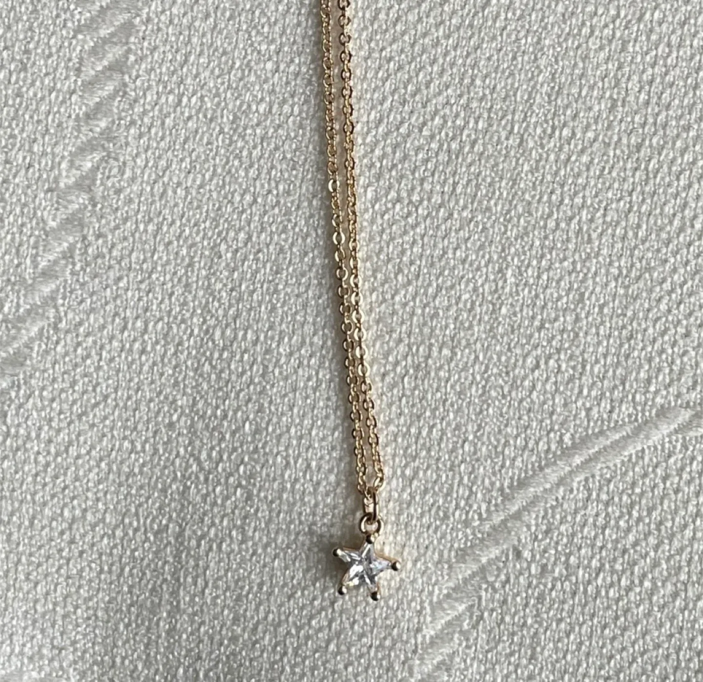 Gold Star Pendant Necklace image indicator(4)