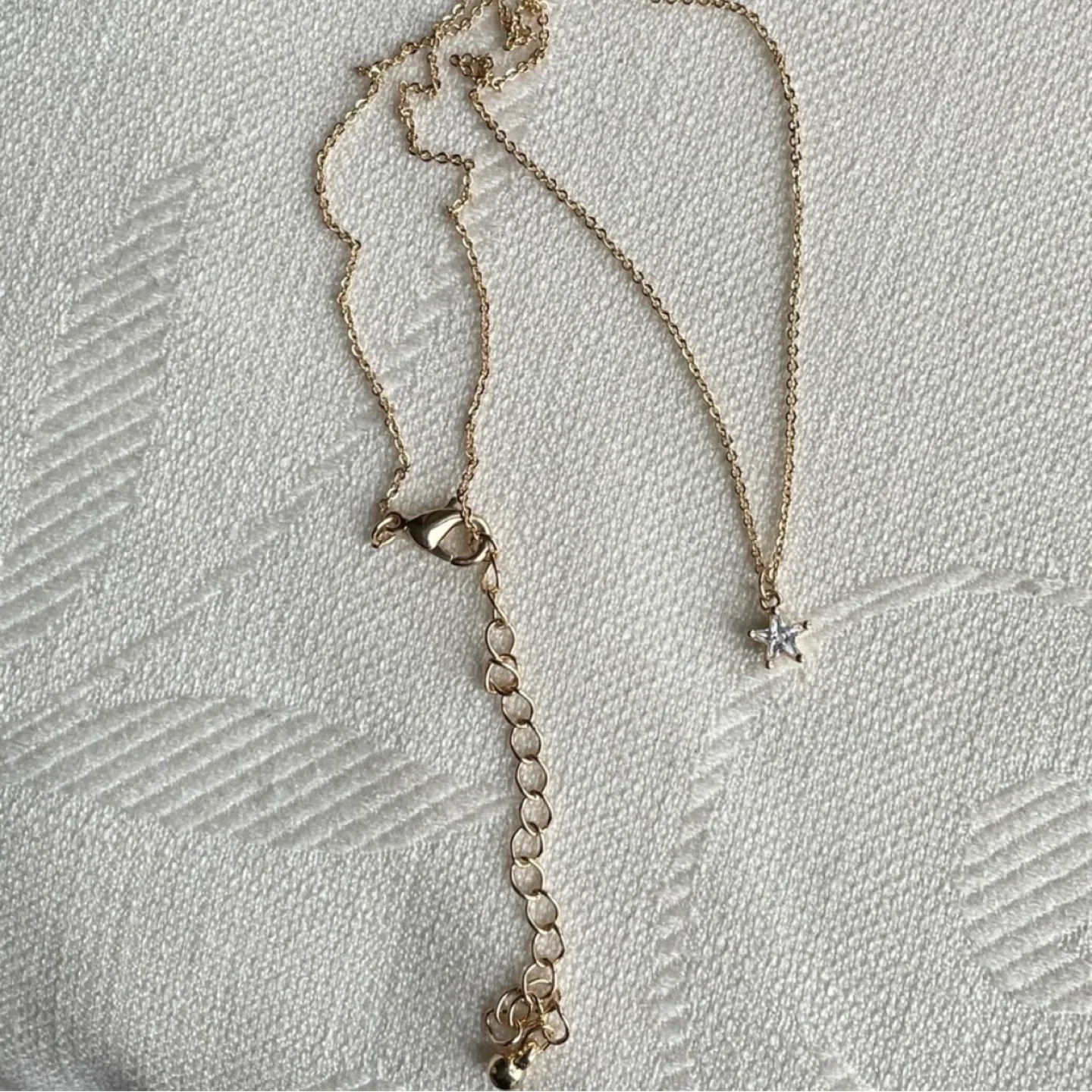 Gold Star Pendant Necklace image indicator(3)