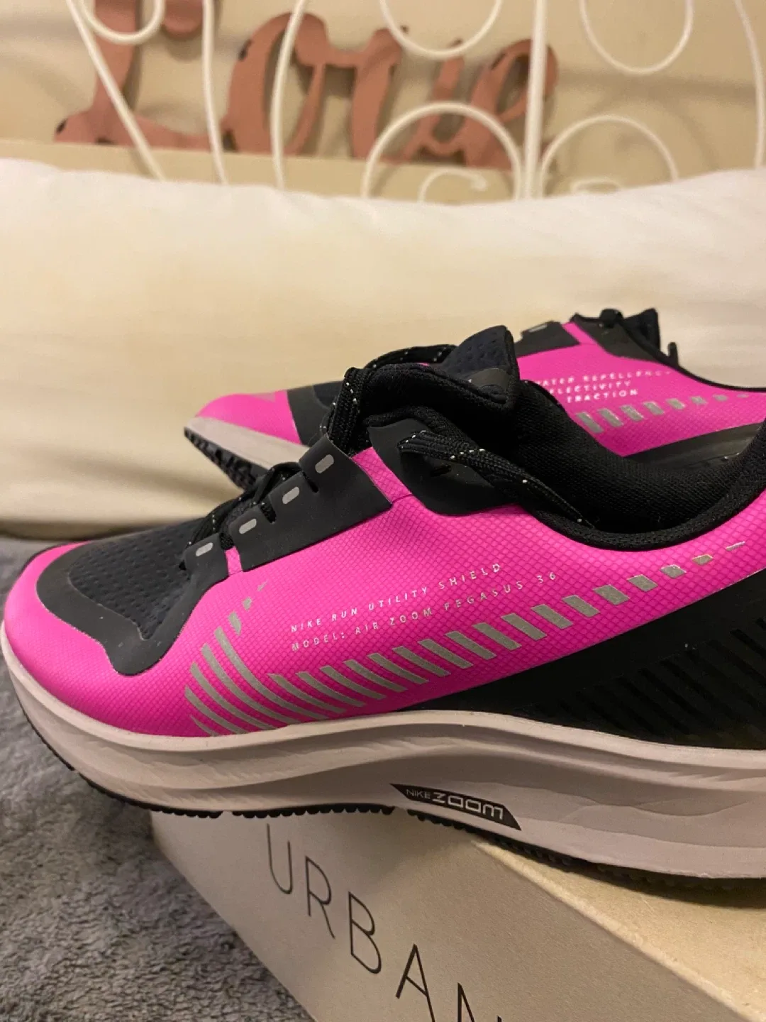 Nike Air Zoom Pegasus 37 Shield Running Shoes - US 7.5 image indicator(6)