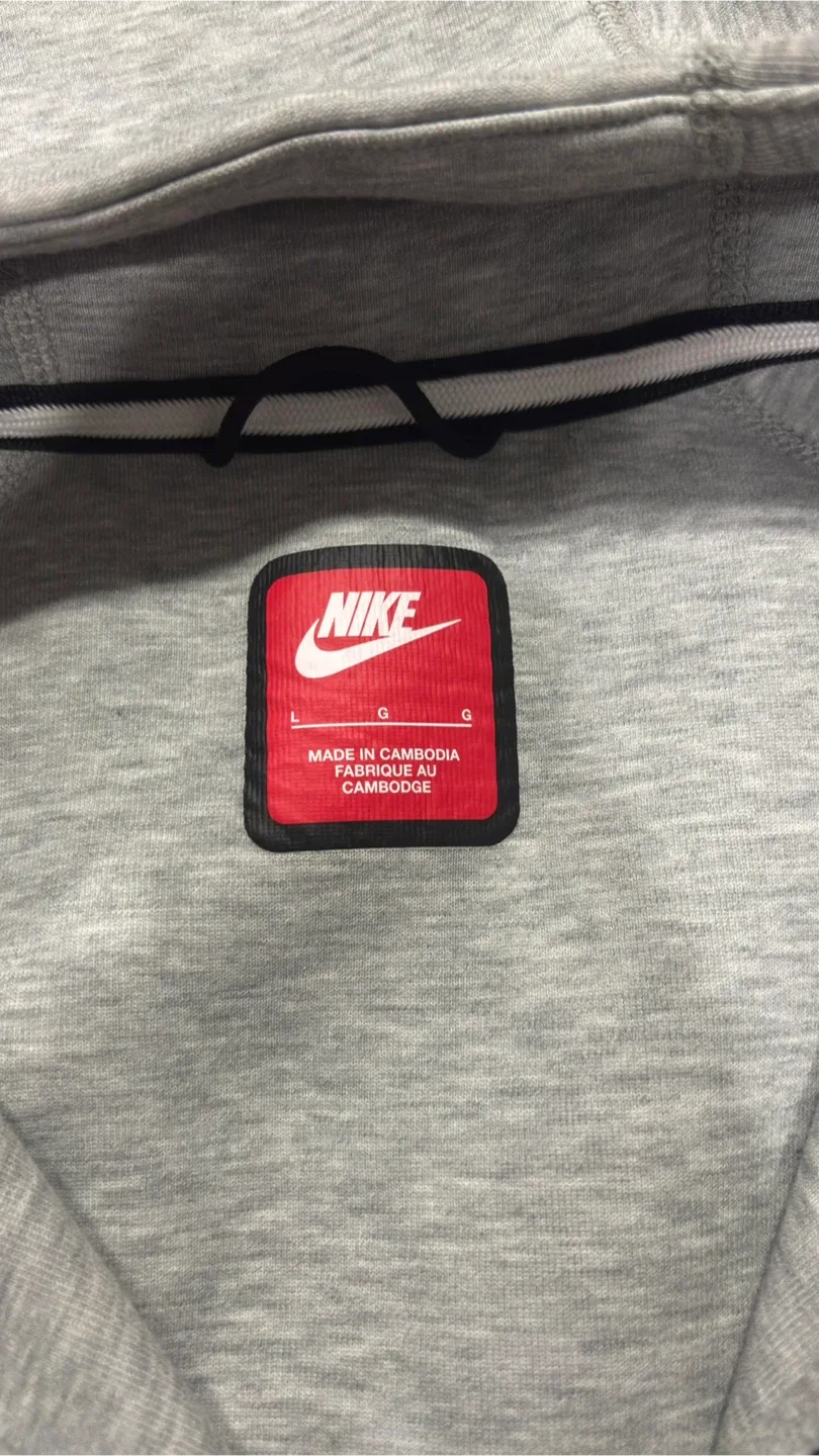 Nike Tech Fleece Hoodie - Grey, Size Large image indicator(2)