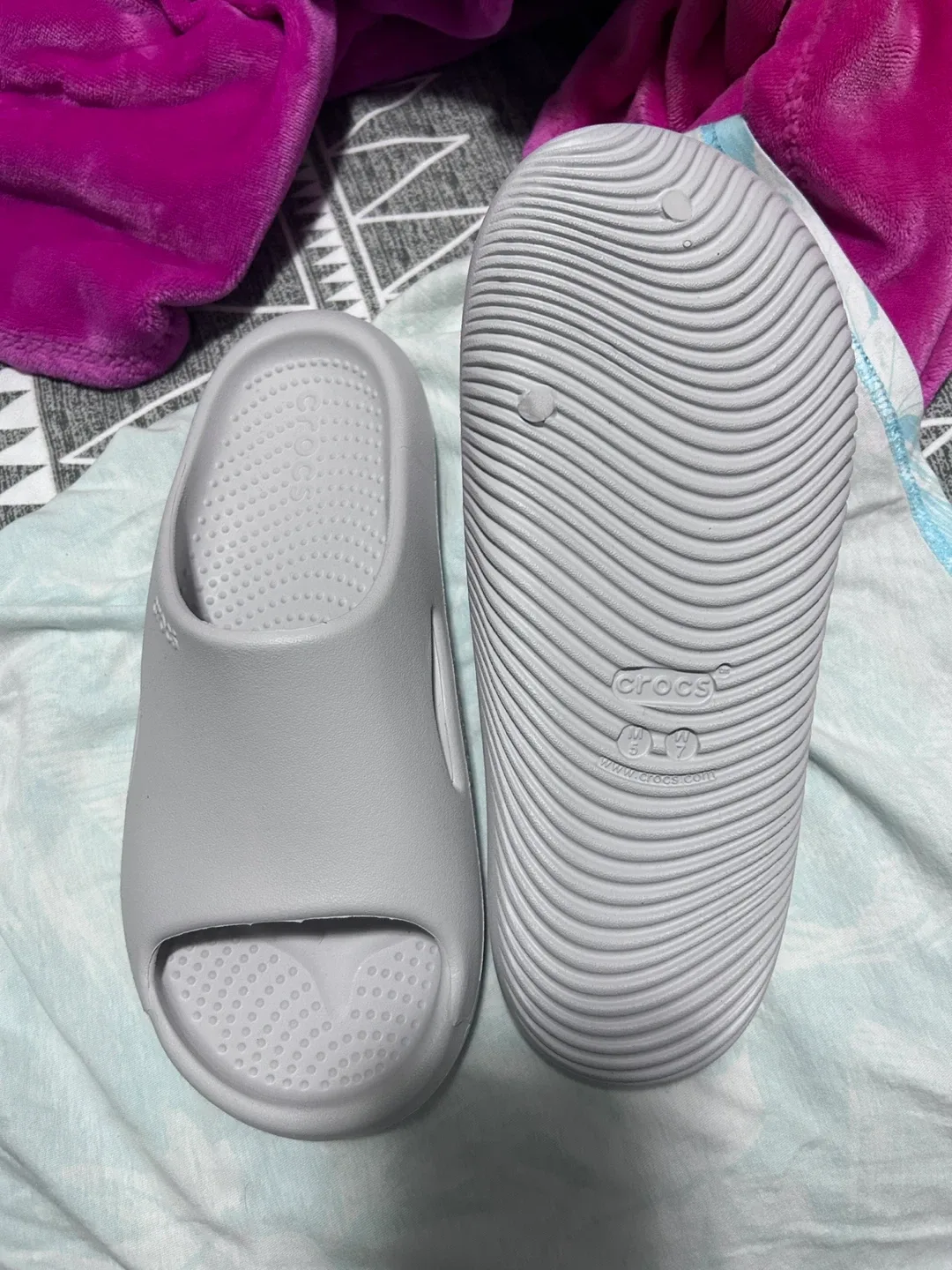 Crocs M9W11 Grey/Black Slides image indicator(4)