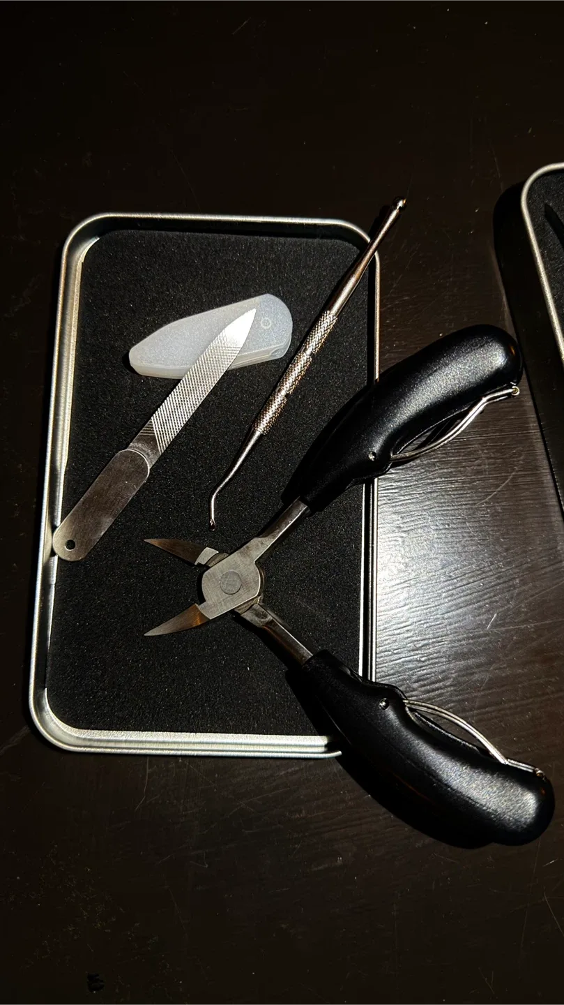 Nail Clipper Set with Case image indicator(2)