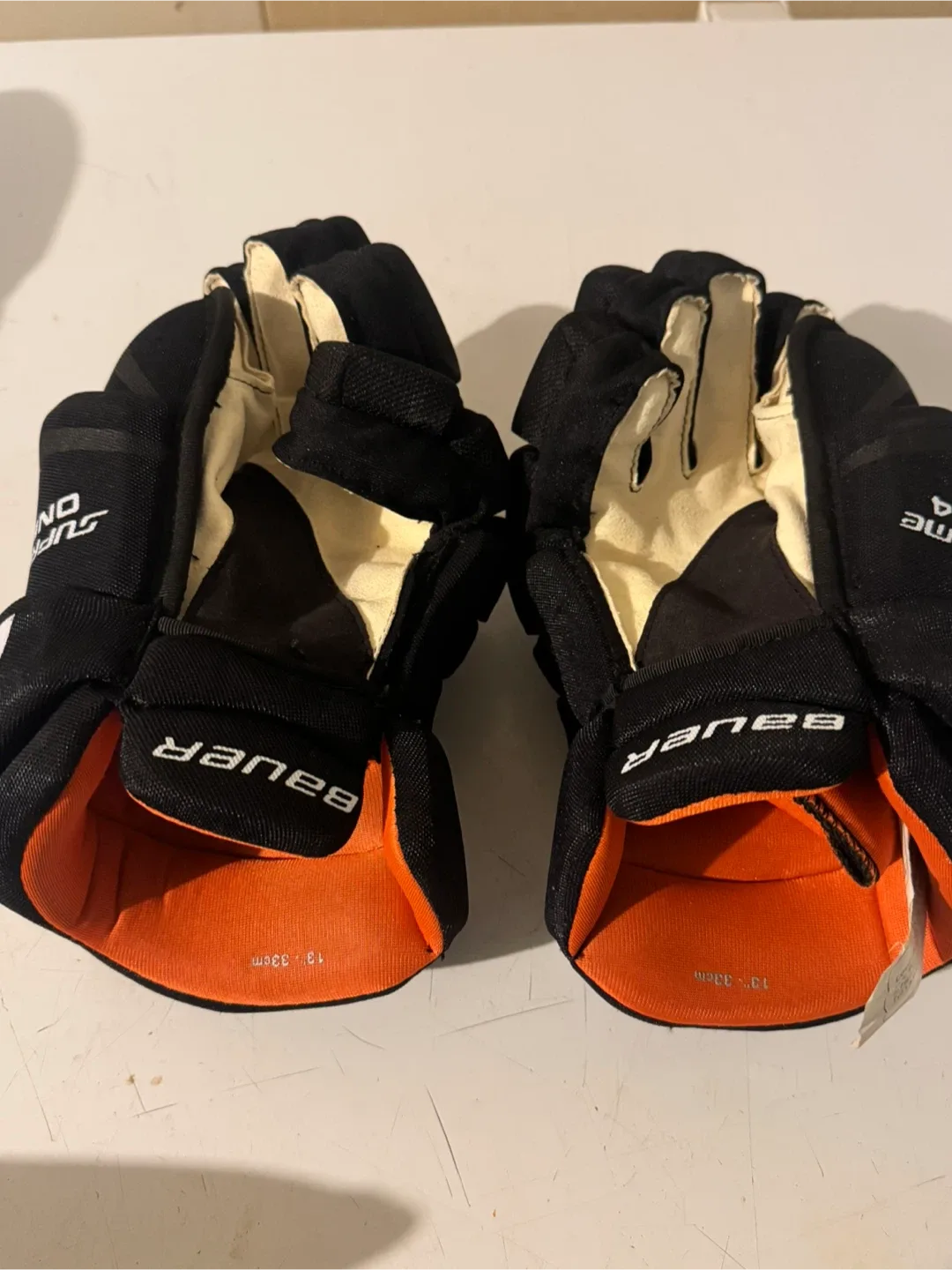 Bauer Hockey Helmet & Gloves image indicator(5)