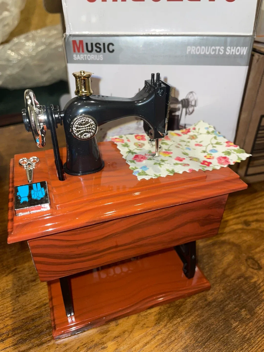 Music Sartorius Sewing Machine Figurine thumbnail