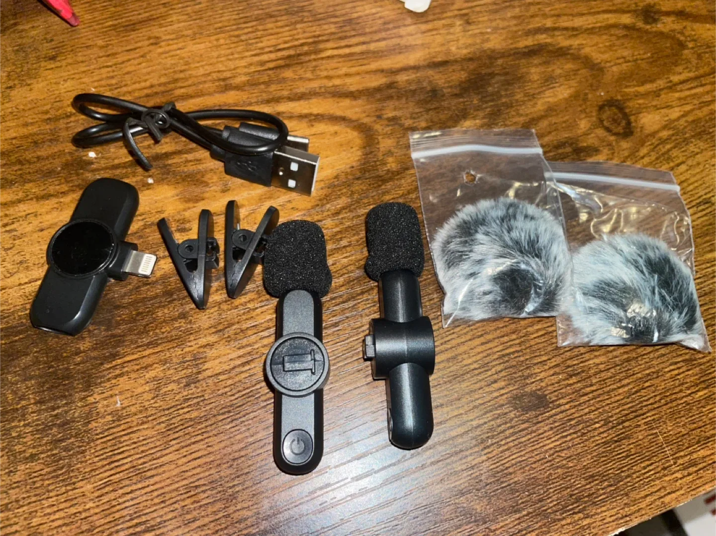 Wireless Lavalier Microphone - New in Box image indicator(2)