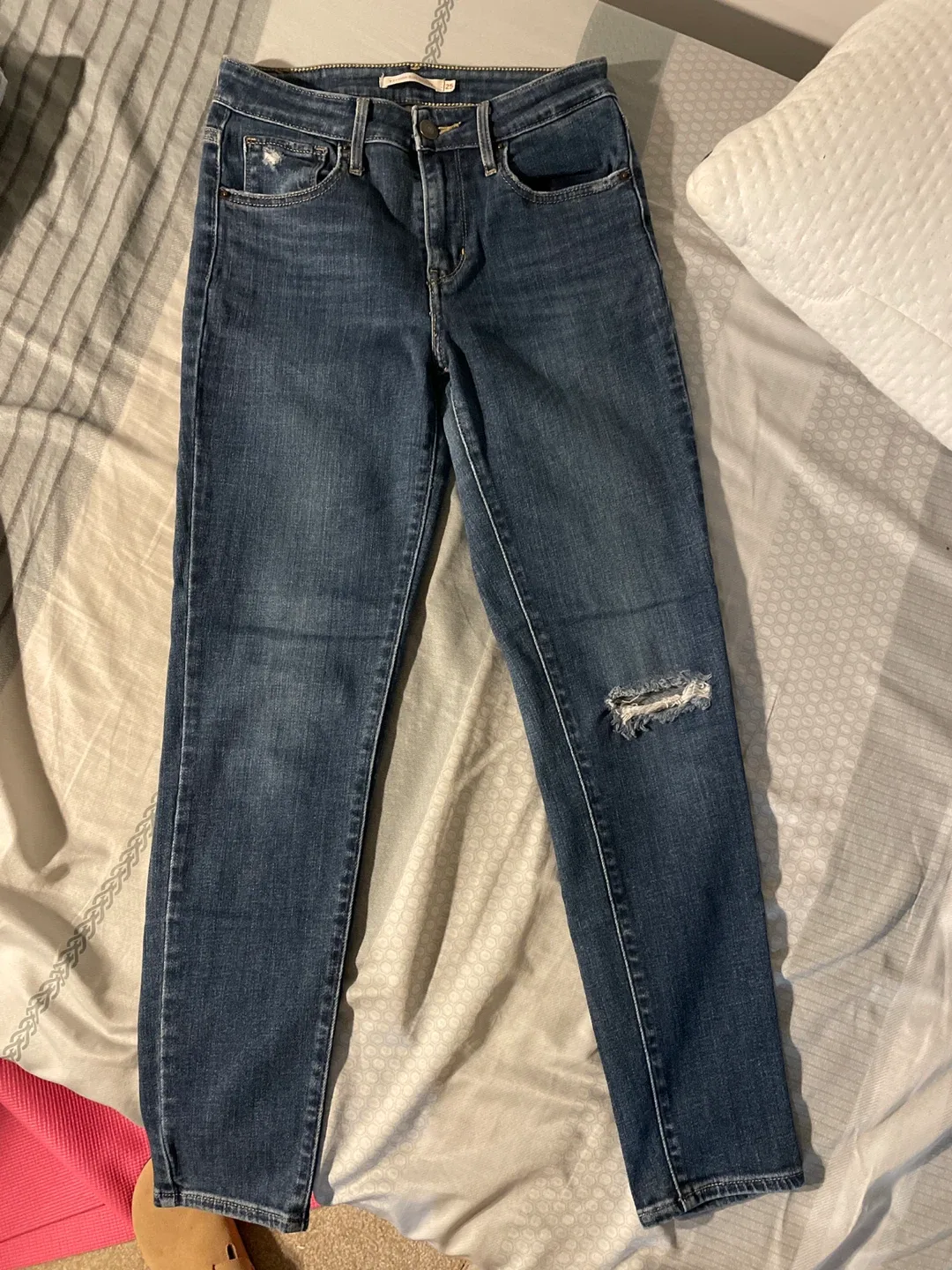 Levi's 721 High Rise Skinny Jeans - Size 25 thumbnail