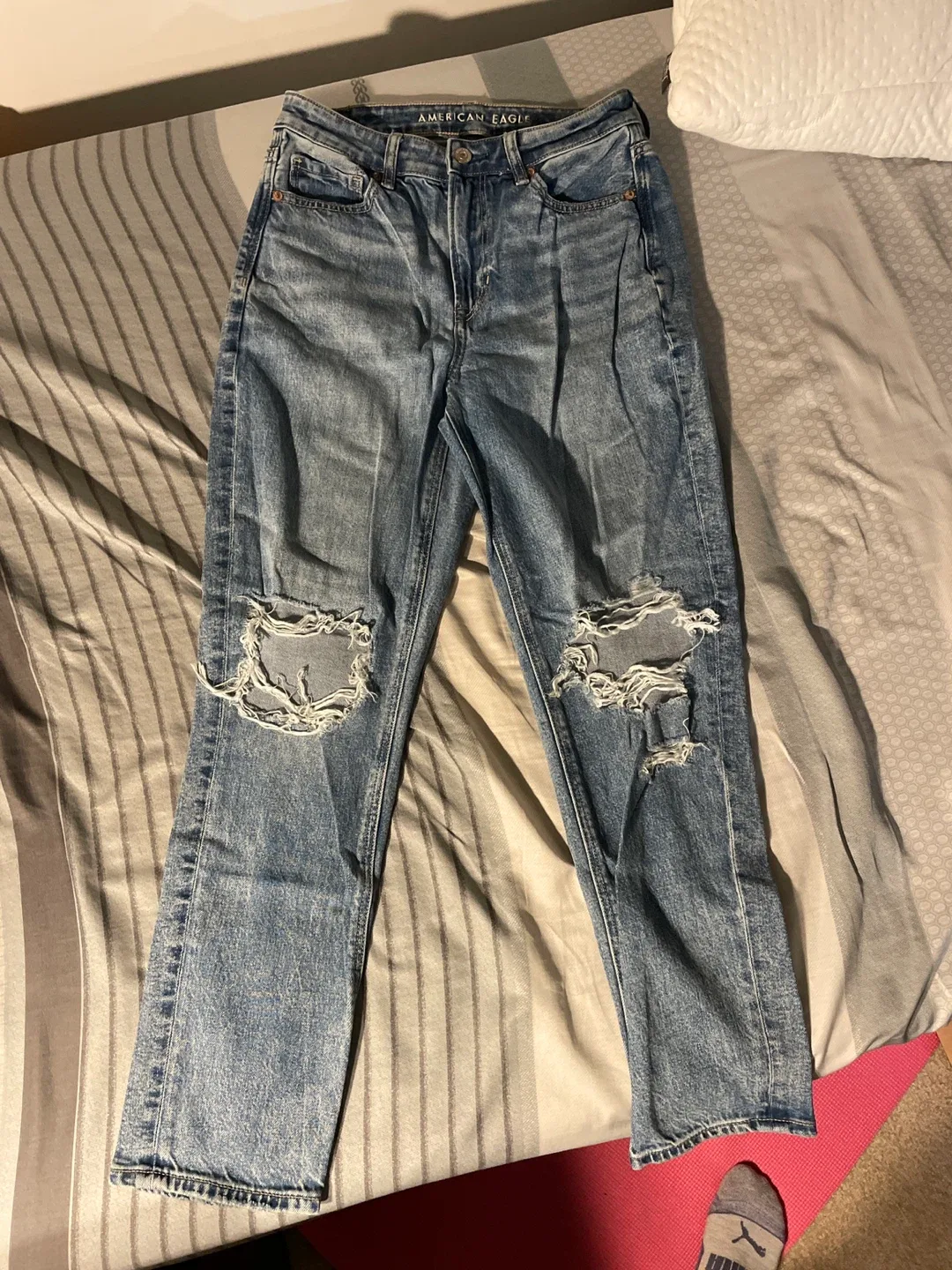American Eagle Ripped Jeans - Size 4 thumbnail