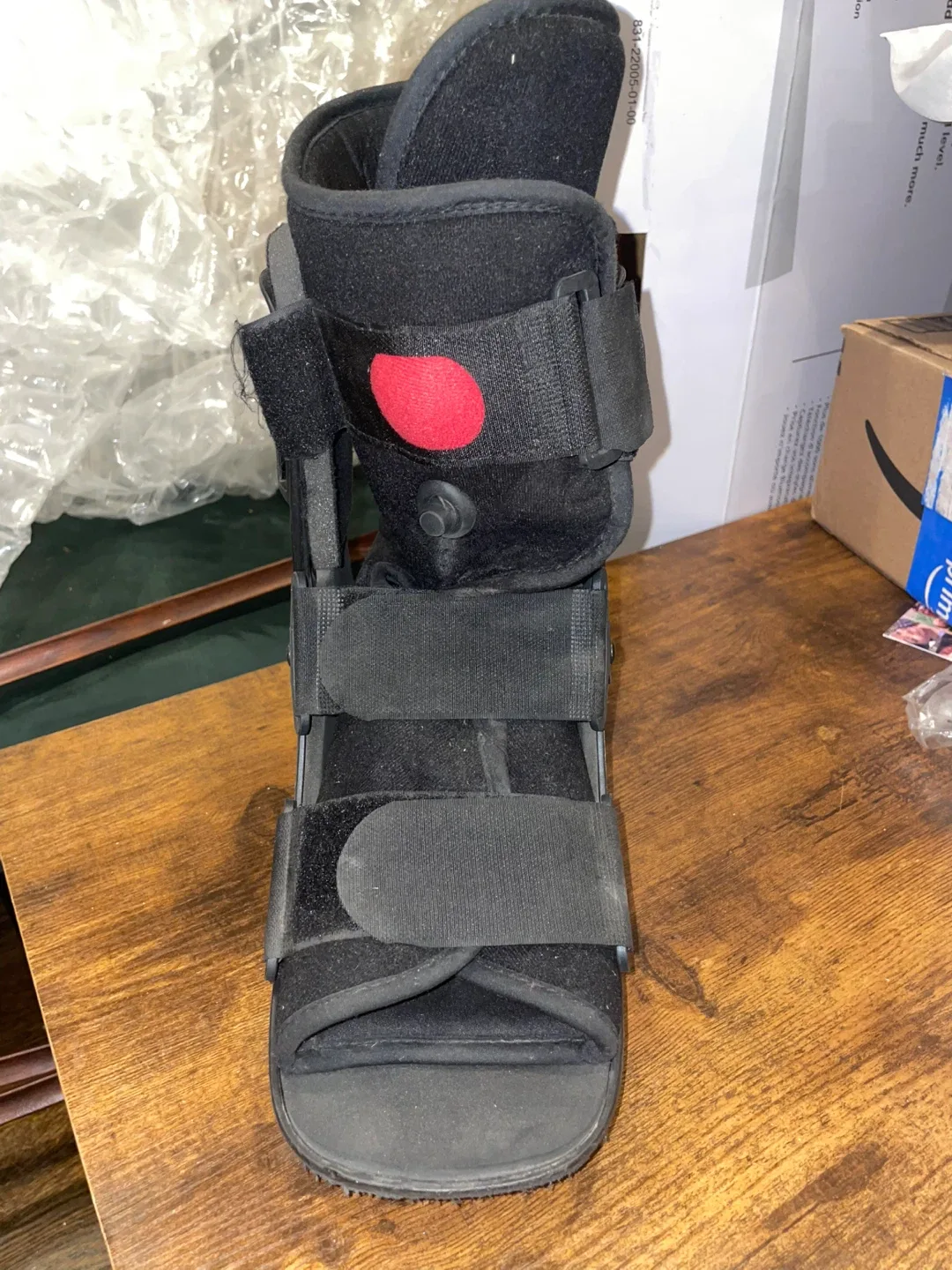 WALKER STYLE FRACTURE ANKLE/FOOT BOOT image indicator(2)