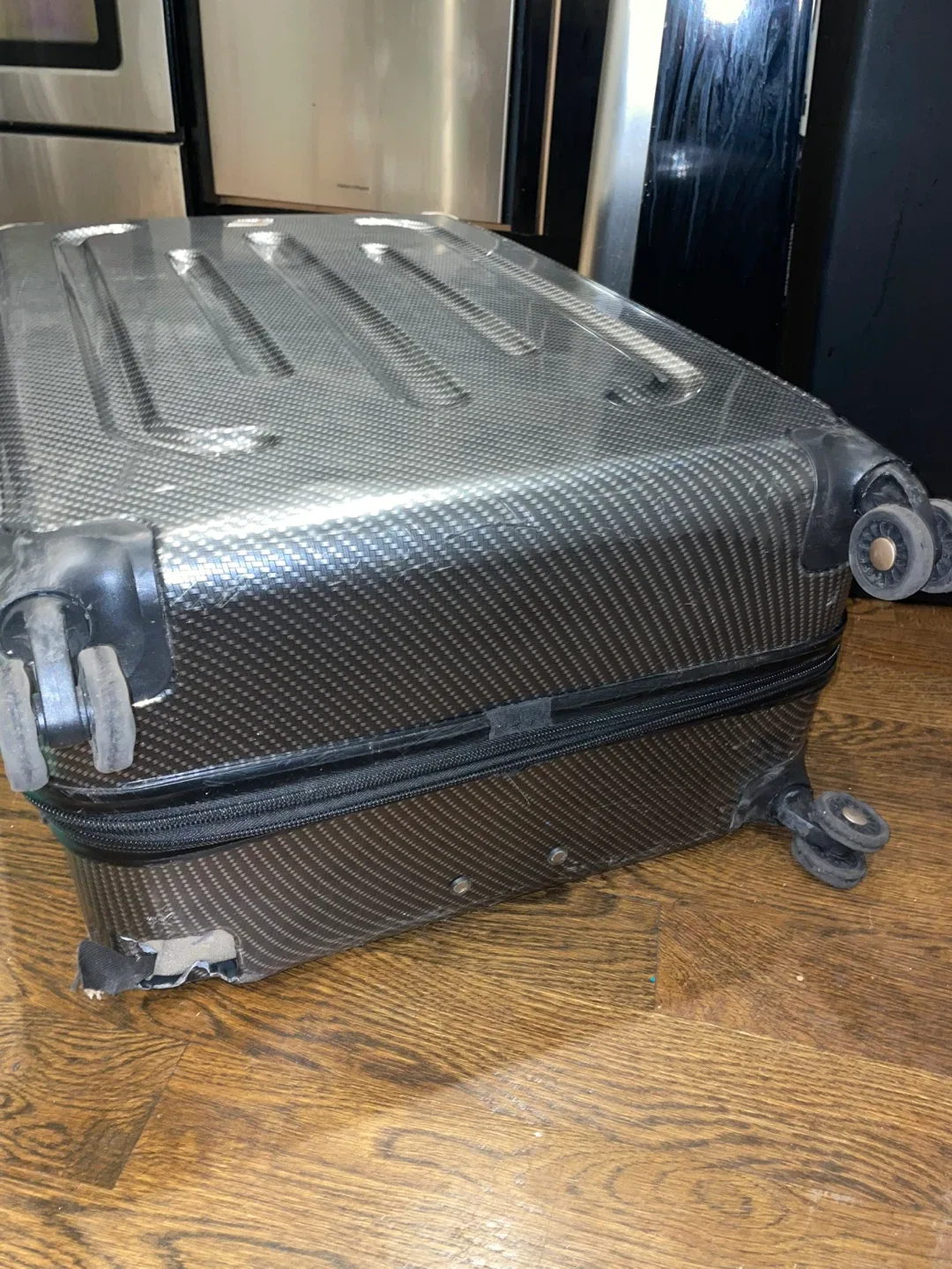 Andare Carbon Fiber Hardside Spinner Suitcase image indicator(3)