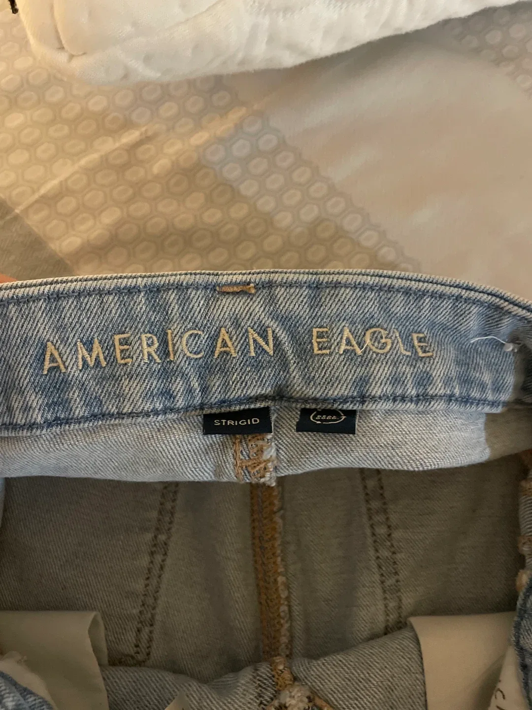 American Eagle Ripped Jeans - Size 4 image indicator(2)