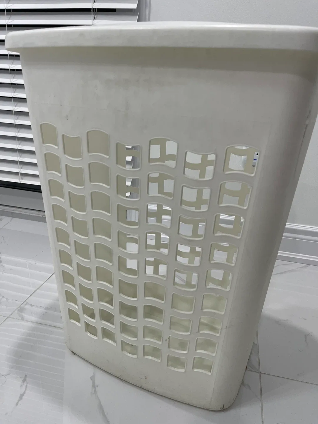 White Laundry Baskets thumbnail