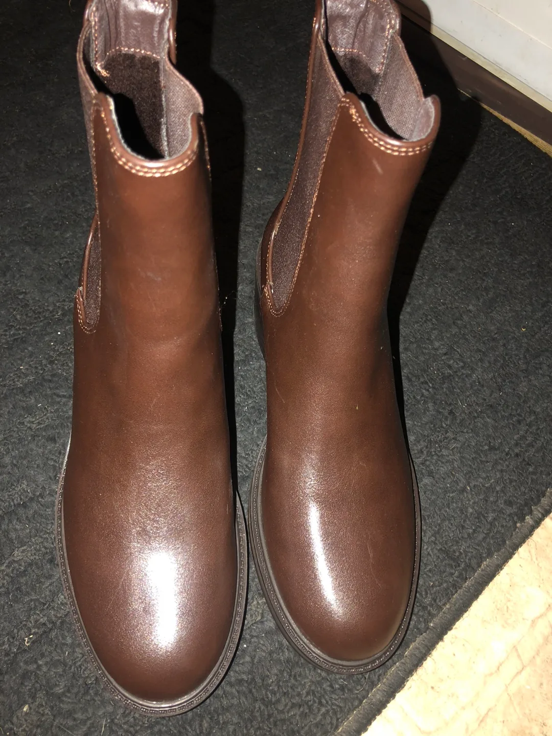 NEW Steve Madden Brown Chelsea Boots image indicator(2)
