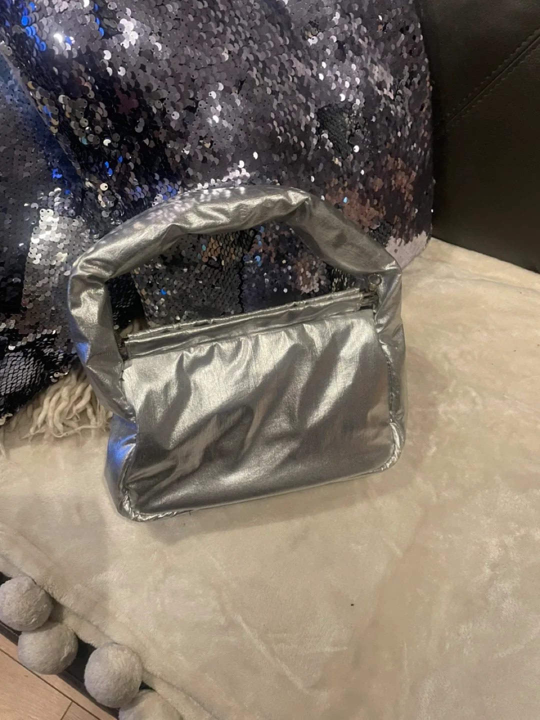 Silver Metallic Padded Tote Bag image indicator(4)