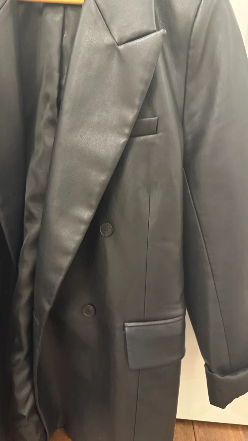 Zara Black Faux Leather Blazer - Size L image indicator(2)