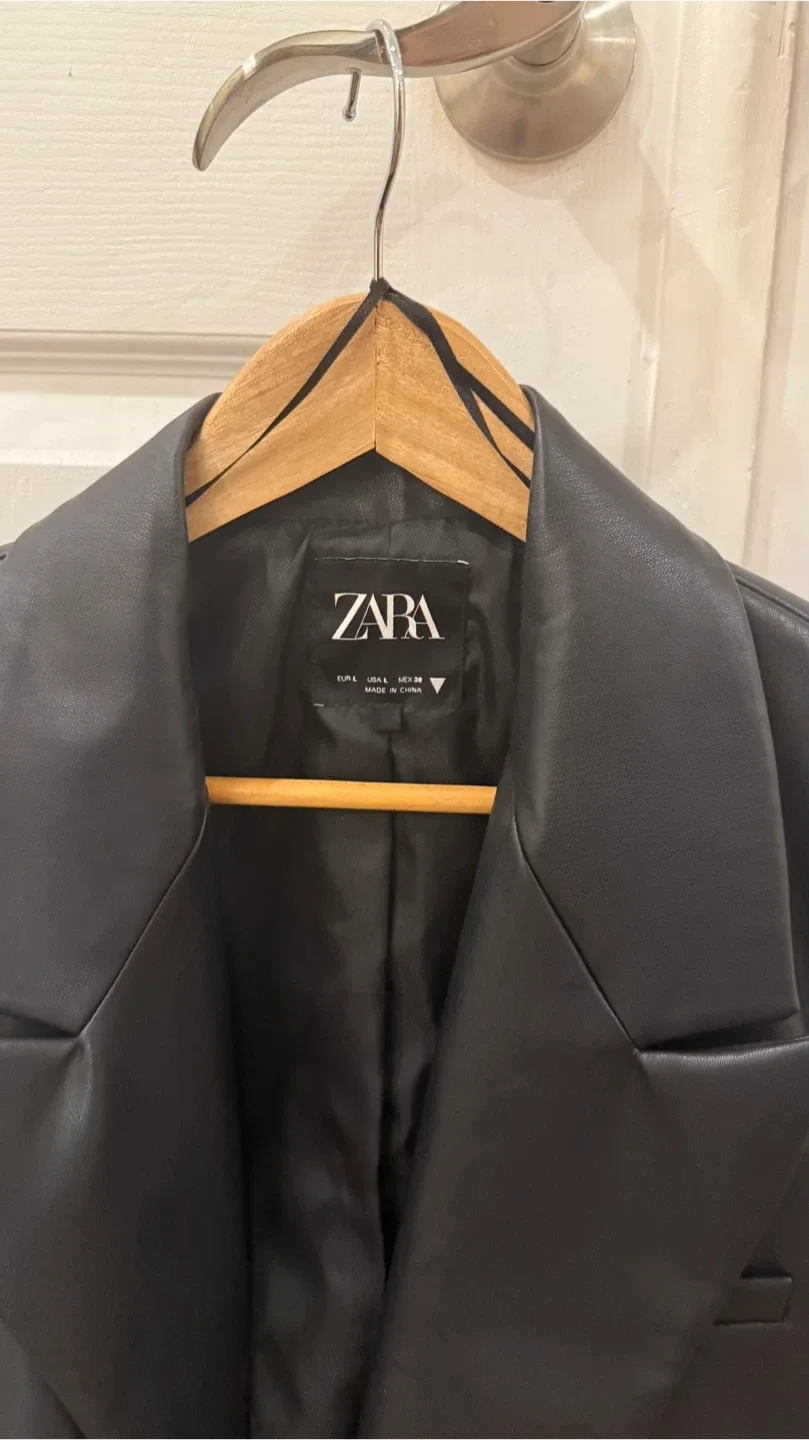 Zara Black Faux Leather Blazer - Size L image indicator(3)