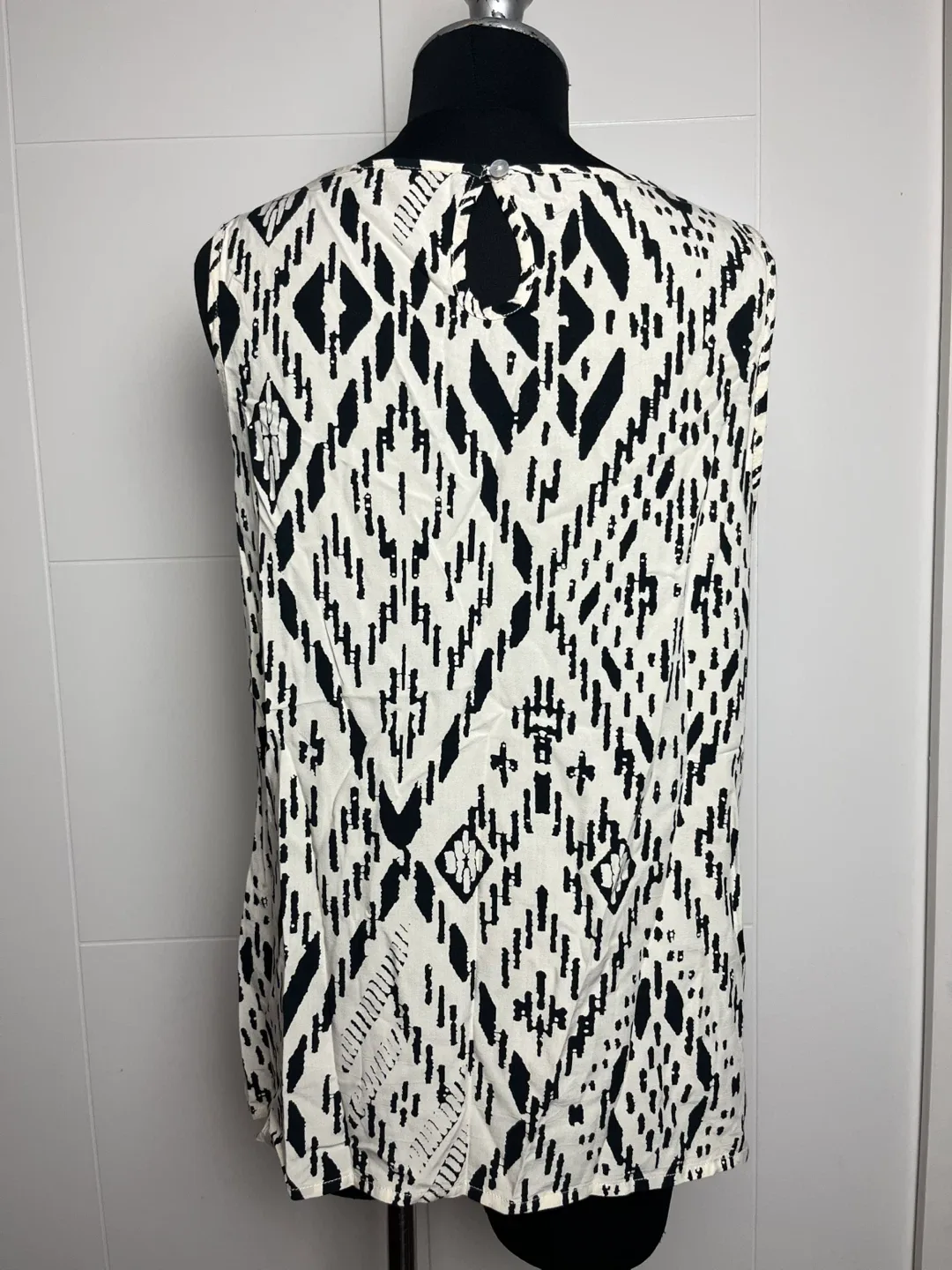 Only Tank Top - Size 38 image indicator(2)