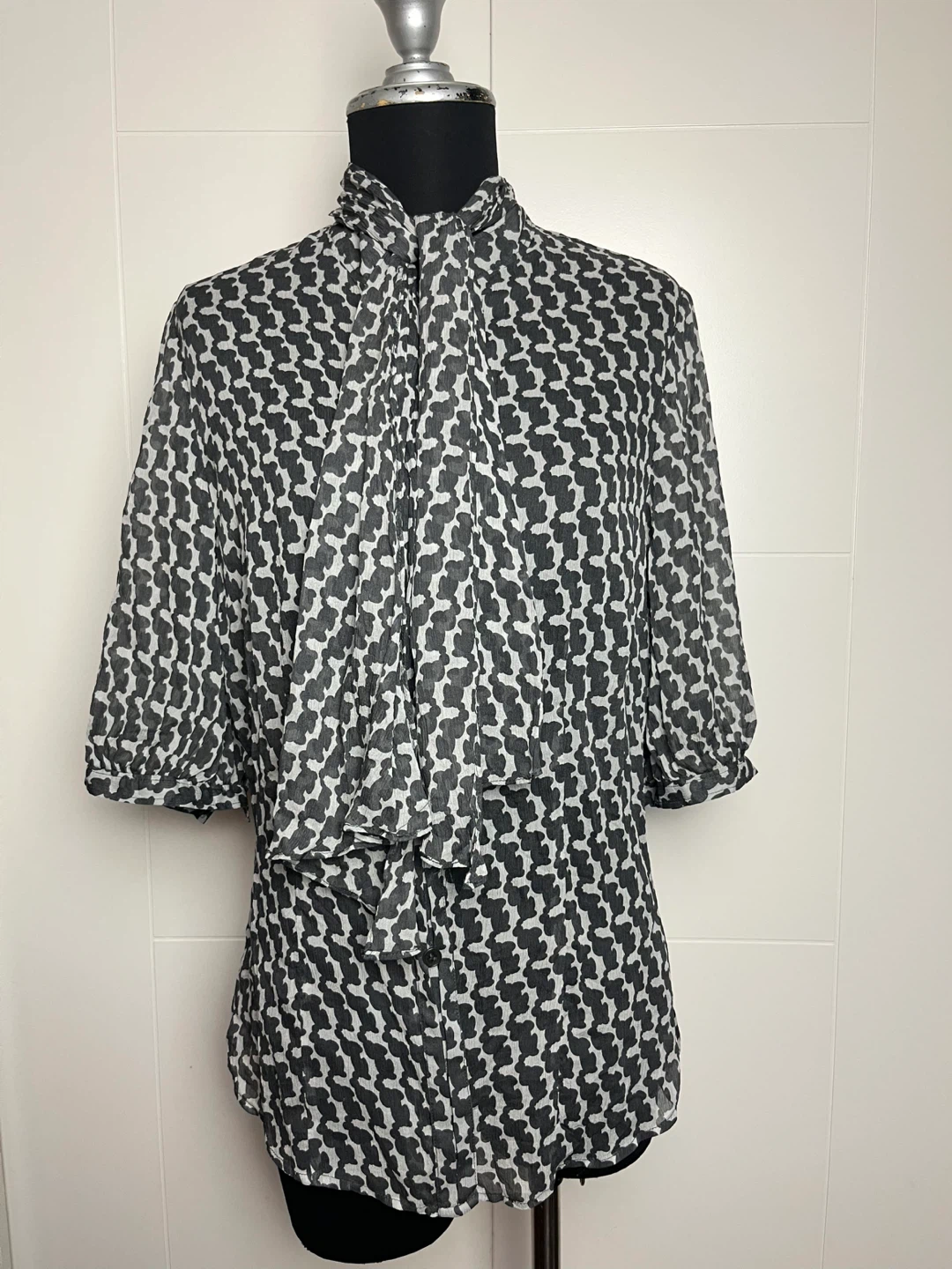 Club Monaco Blouse - Black & White Pattern